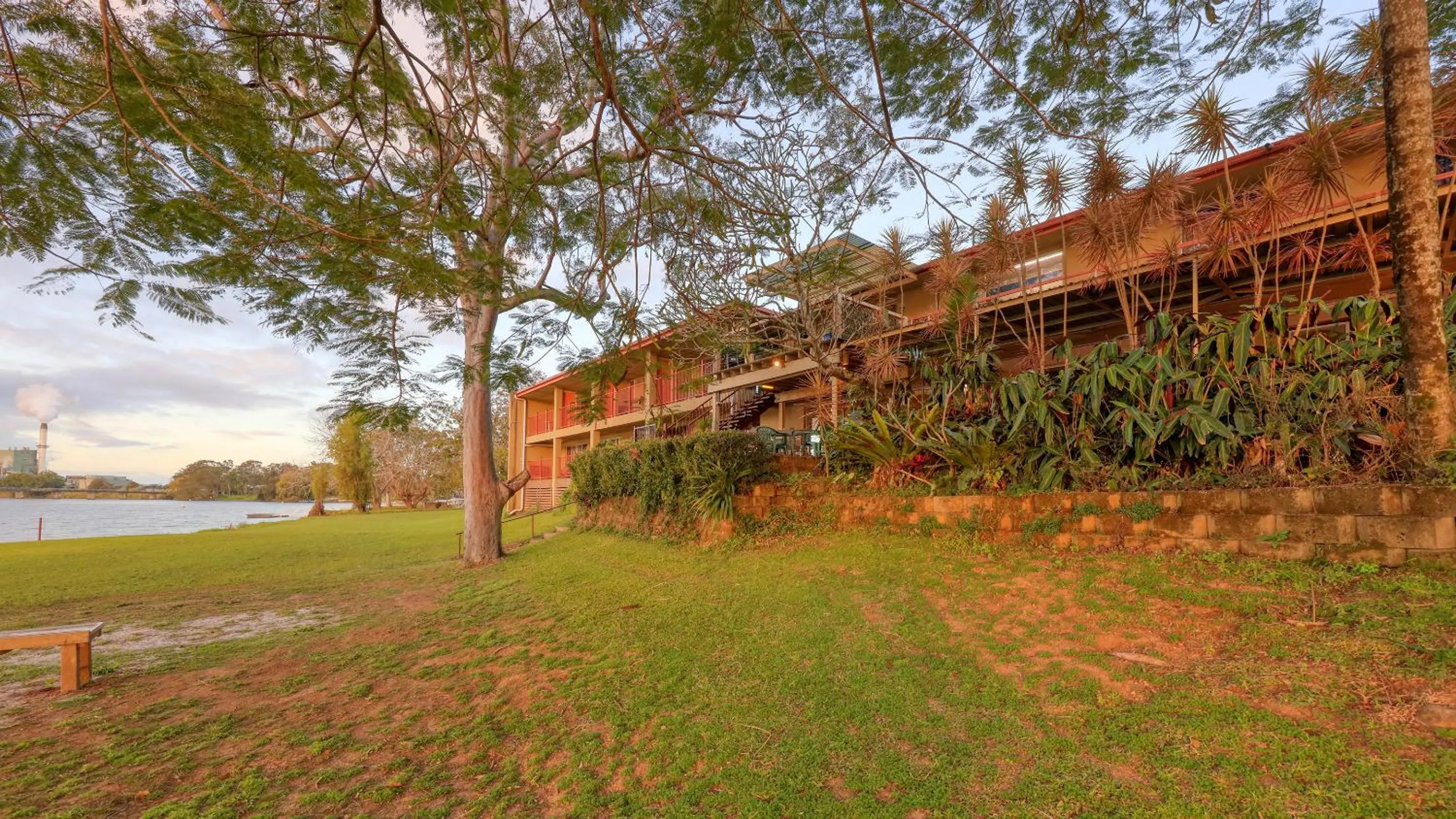 Garden in Tweed River Motel