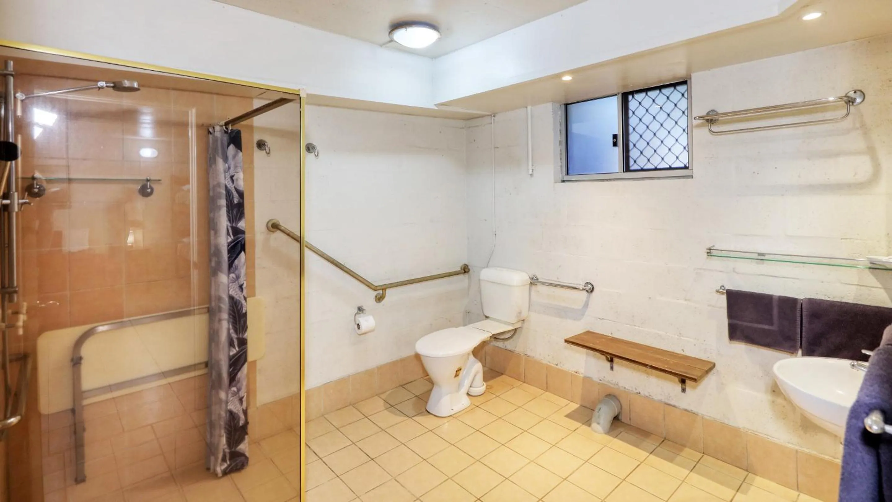 towels in Tweed River Motel