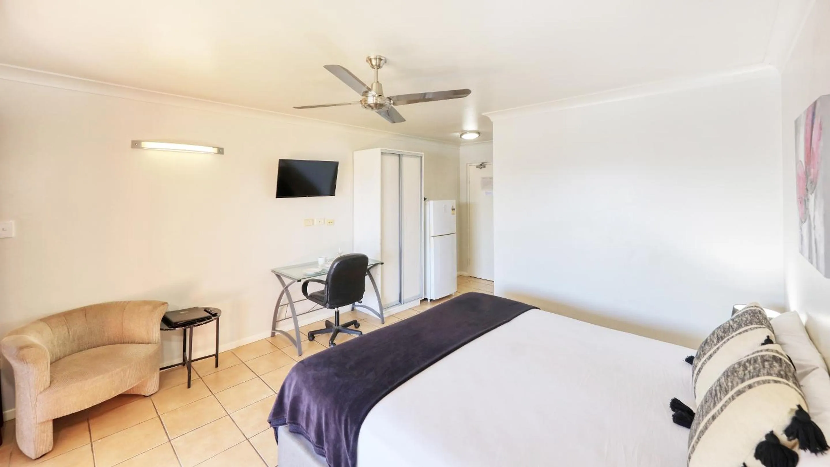 TV and multimedia, Bed in Tweed River Motel