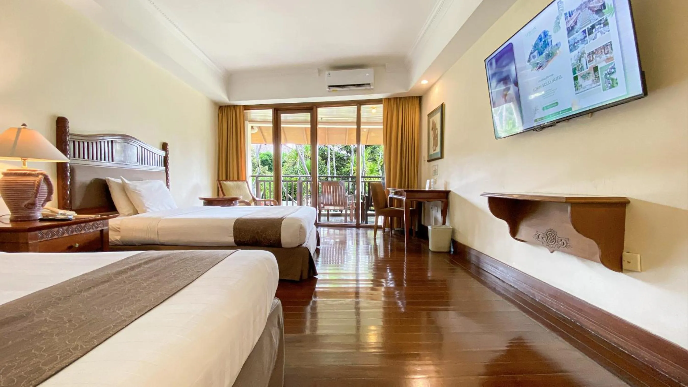 Bedroom, Bed in Lorin Solo Hotel