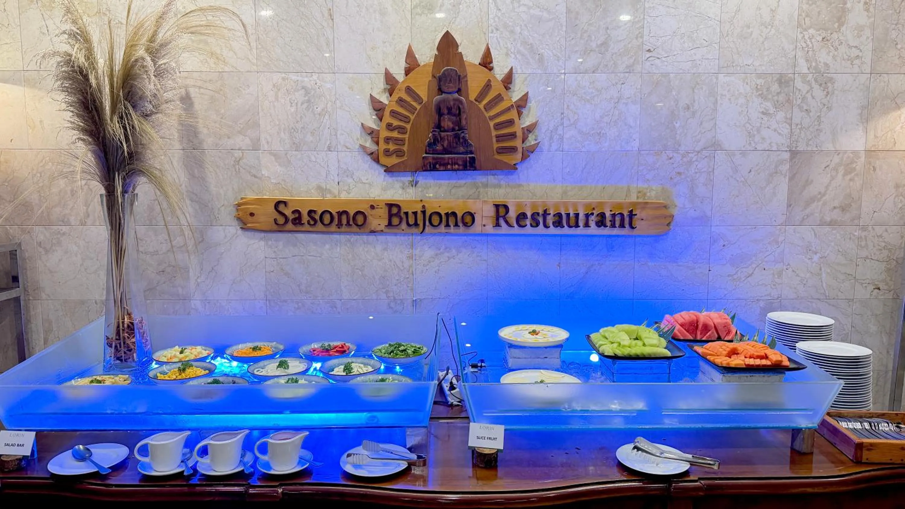 Restaurant/places to eat in Lorin Solo Hotel