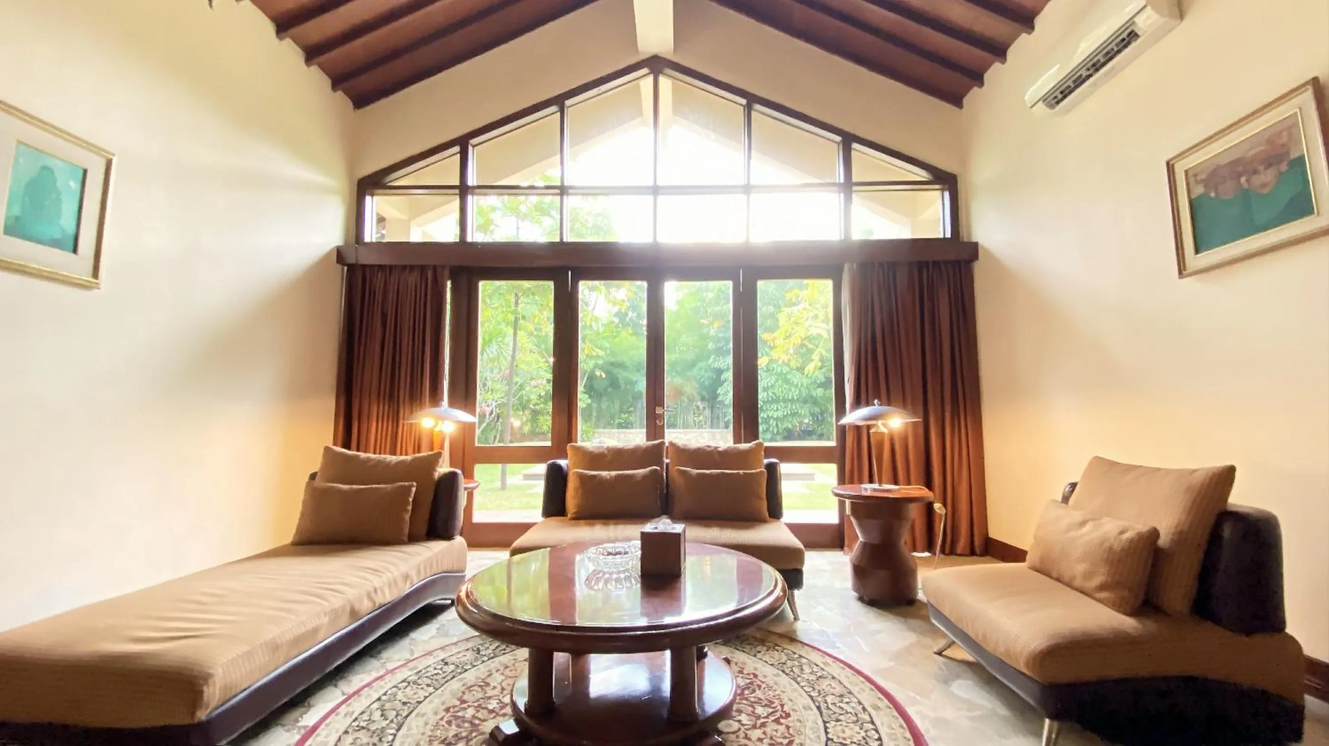 Living room in Lorin Solo Hotel