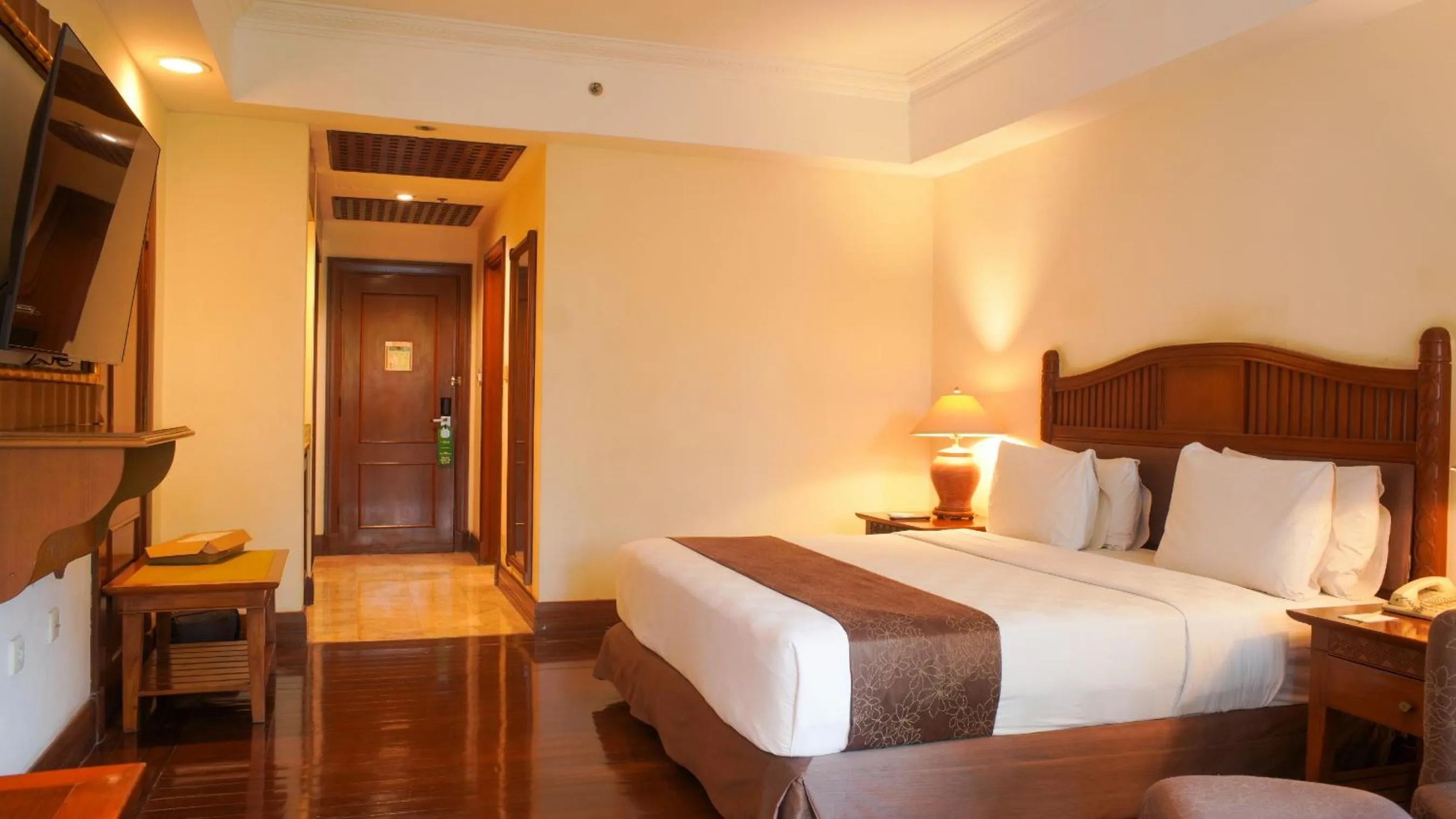 Bedroom, Bed in Lorin Solo Hotel