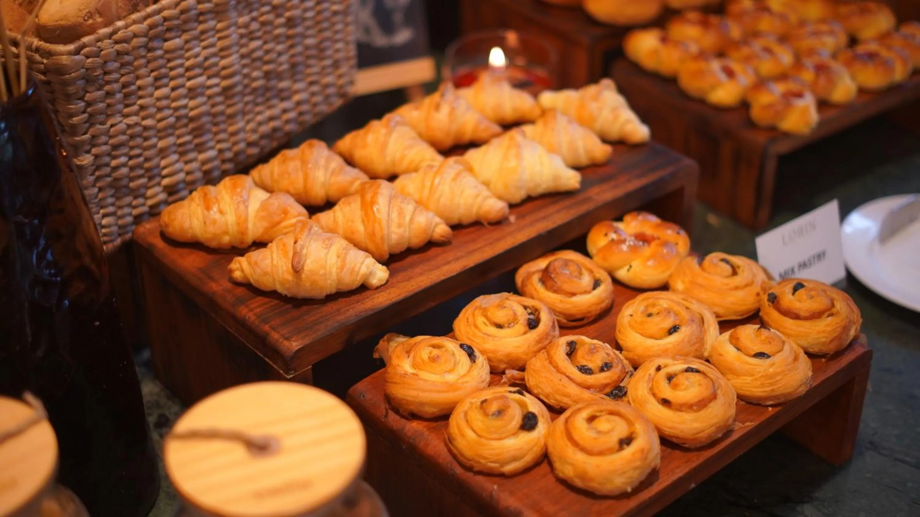 Restaurant/places to eat in Lorin Solo Hotel