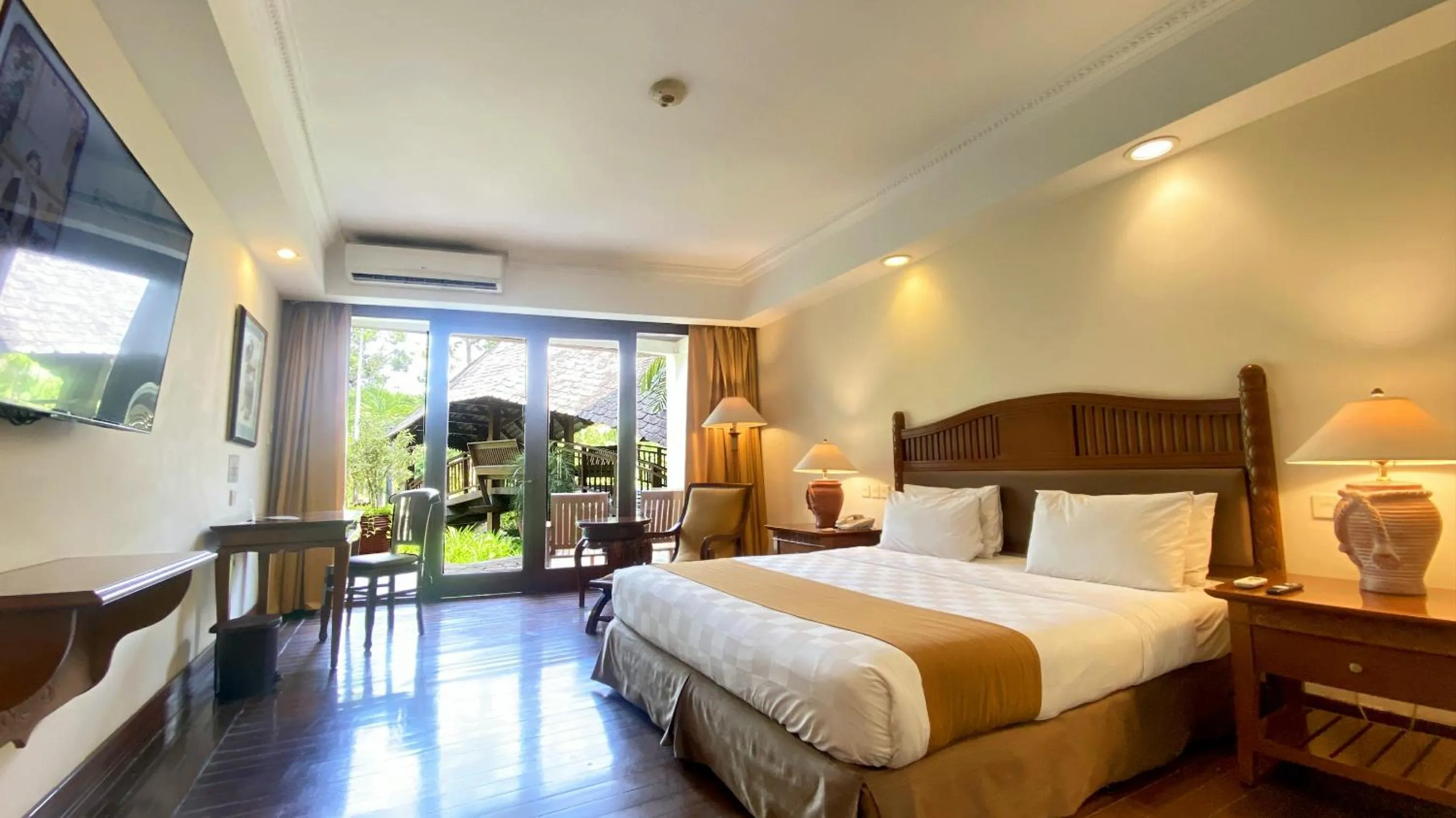 Bedroom, Bed in Lorin Solo Hotel