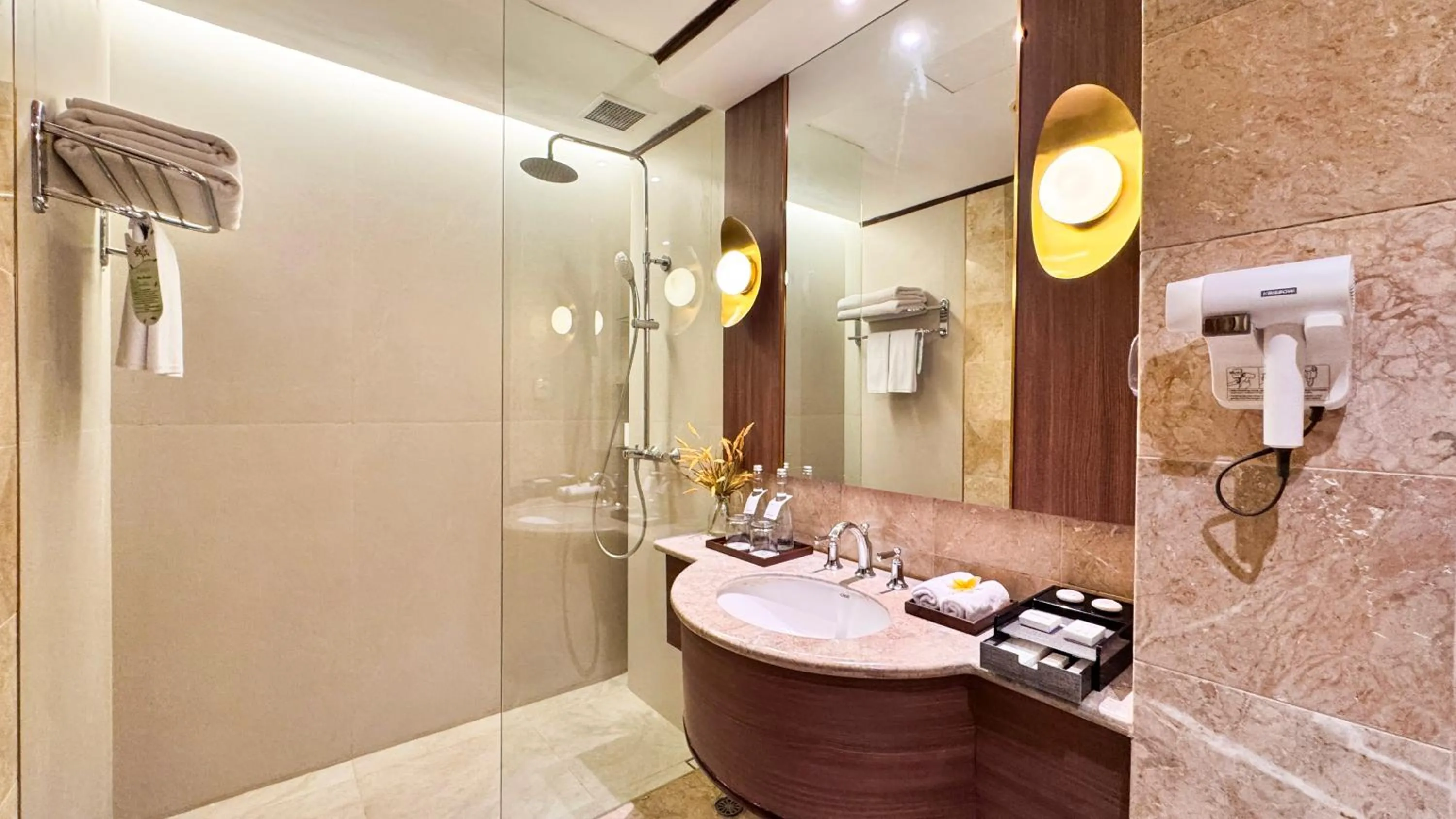 Bathroom in Lorin Solo Hotel