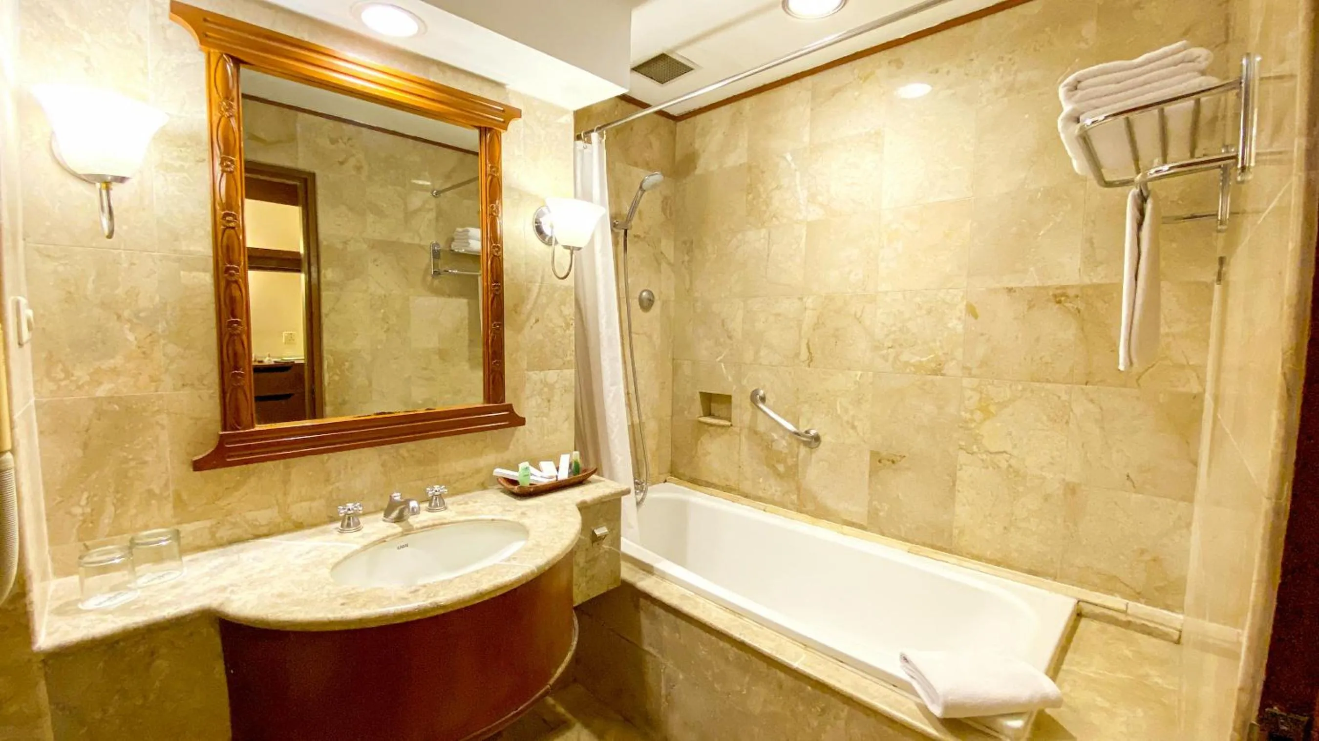 Bathroom in Lorin Solo Hotel