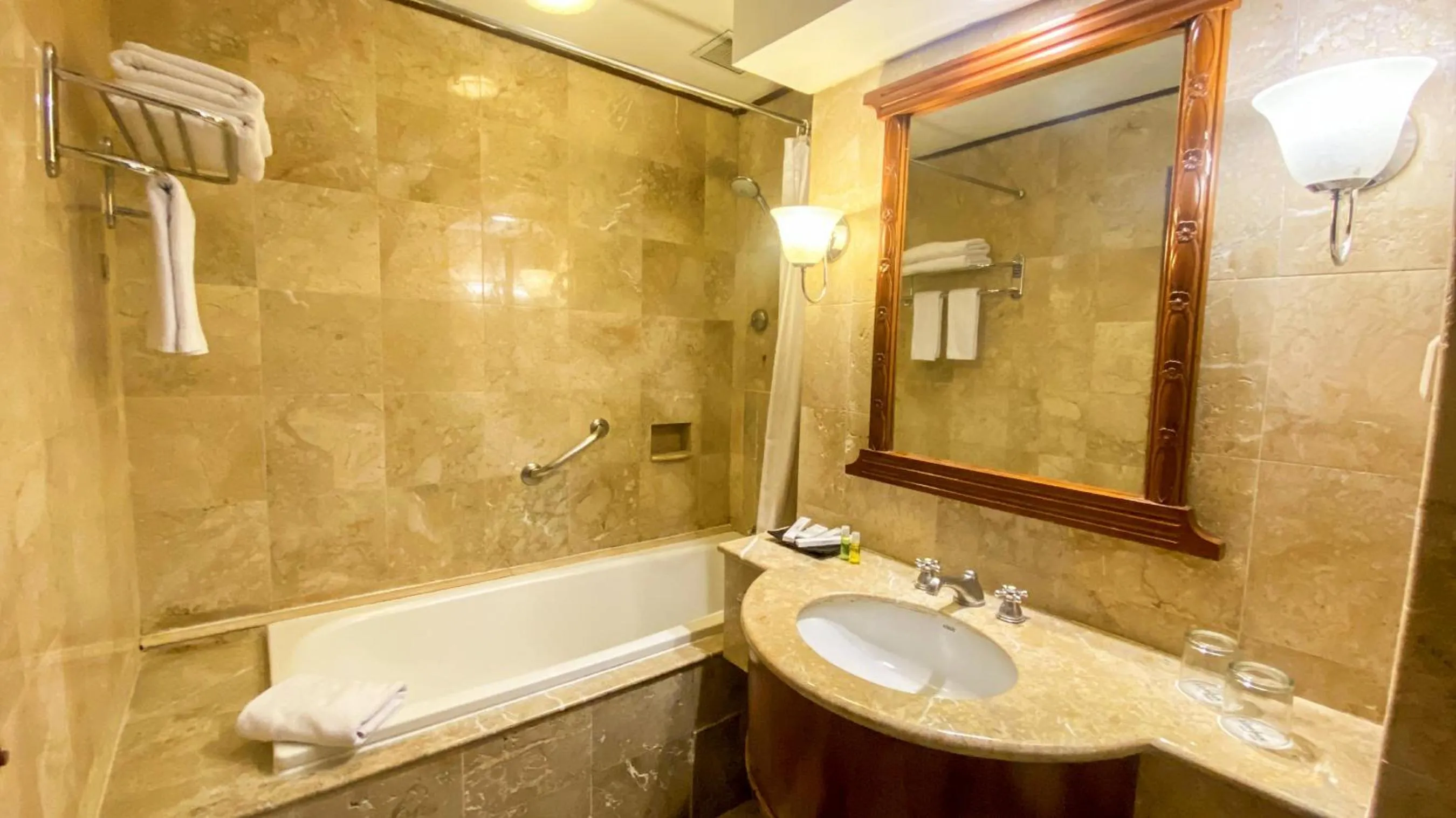 Bathroom in Lorin Solo Hotel