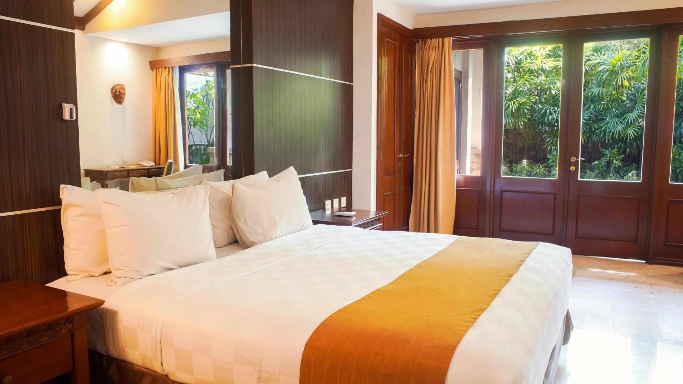 Bedroom, Bed in Lorin Solo Hotel