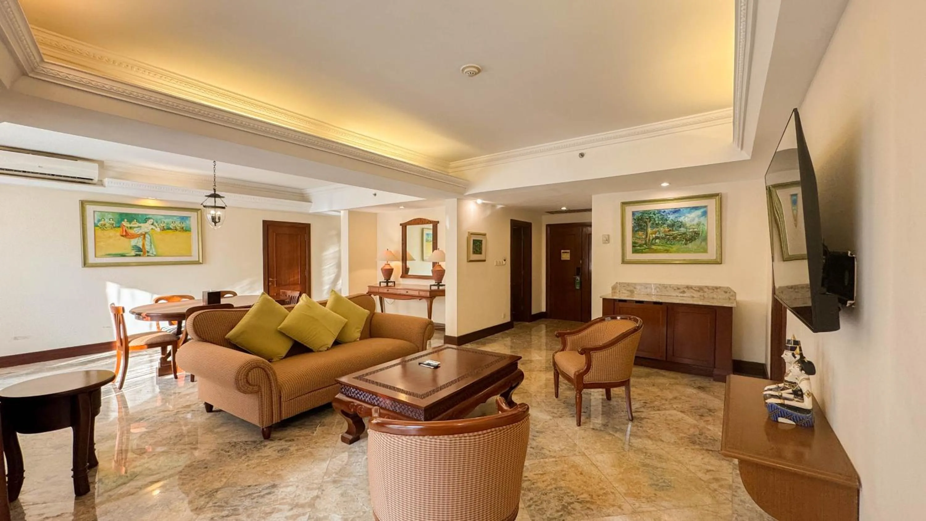 Living room in Lorin Solo Hotel