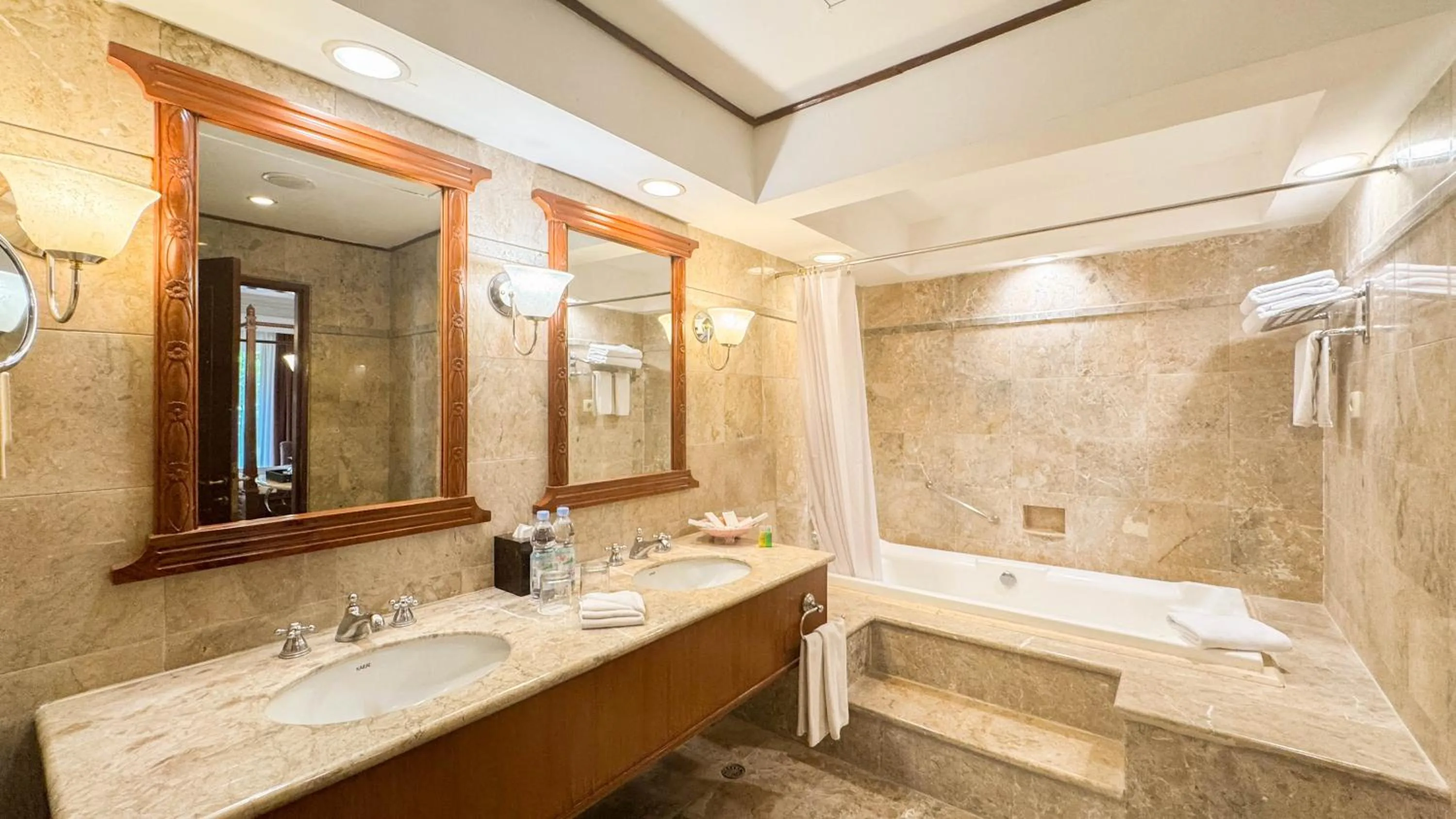 Bathroom in Lorin Solo Hotel