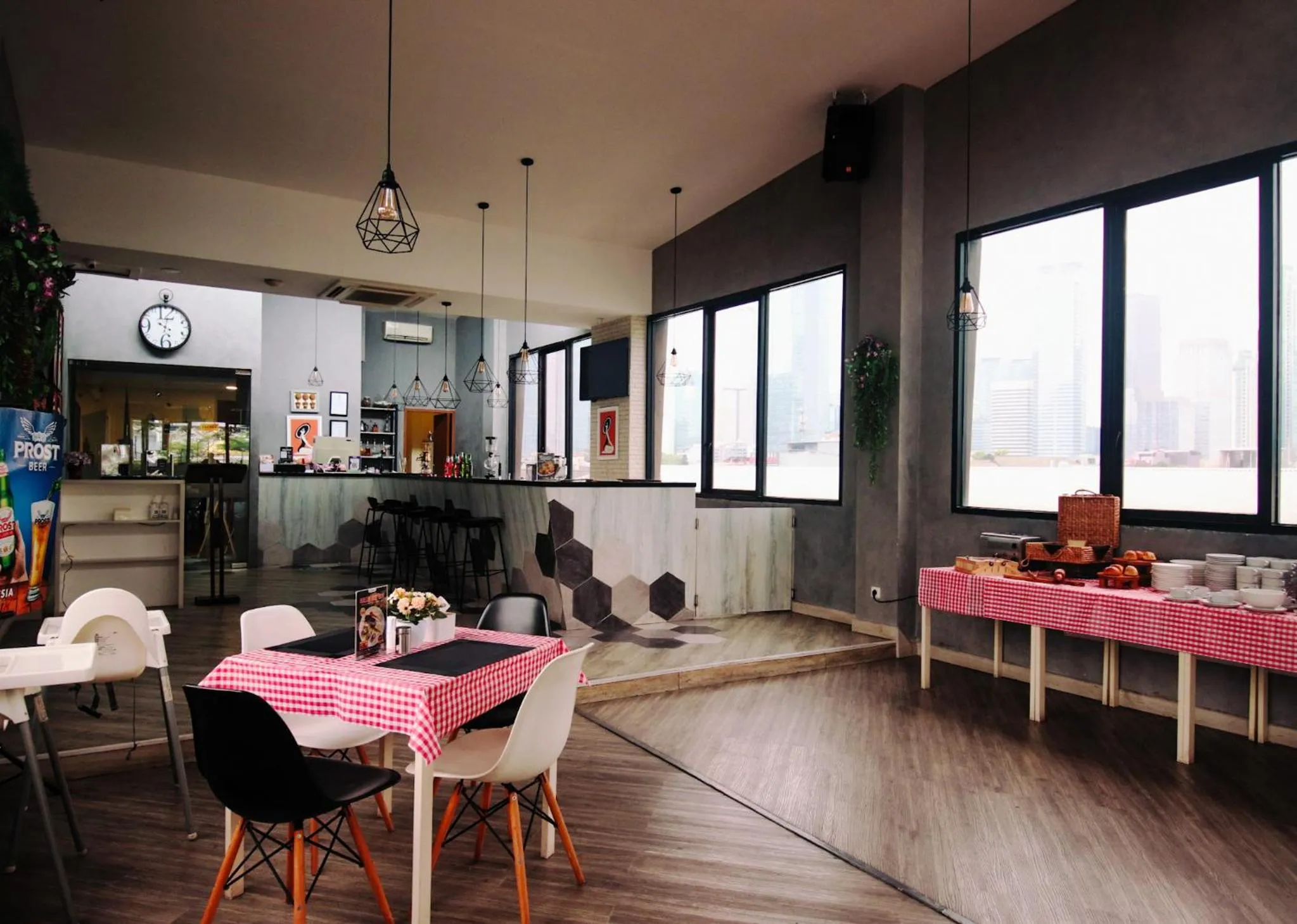 Restaurant/places to eat in D'Bamboo Suites