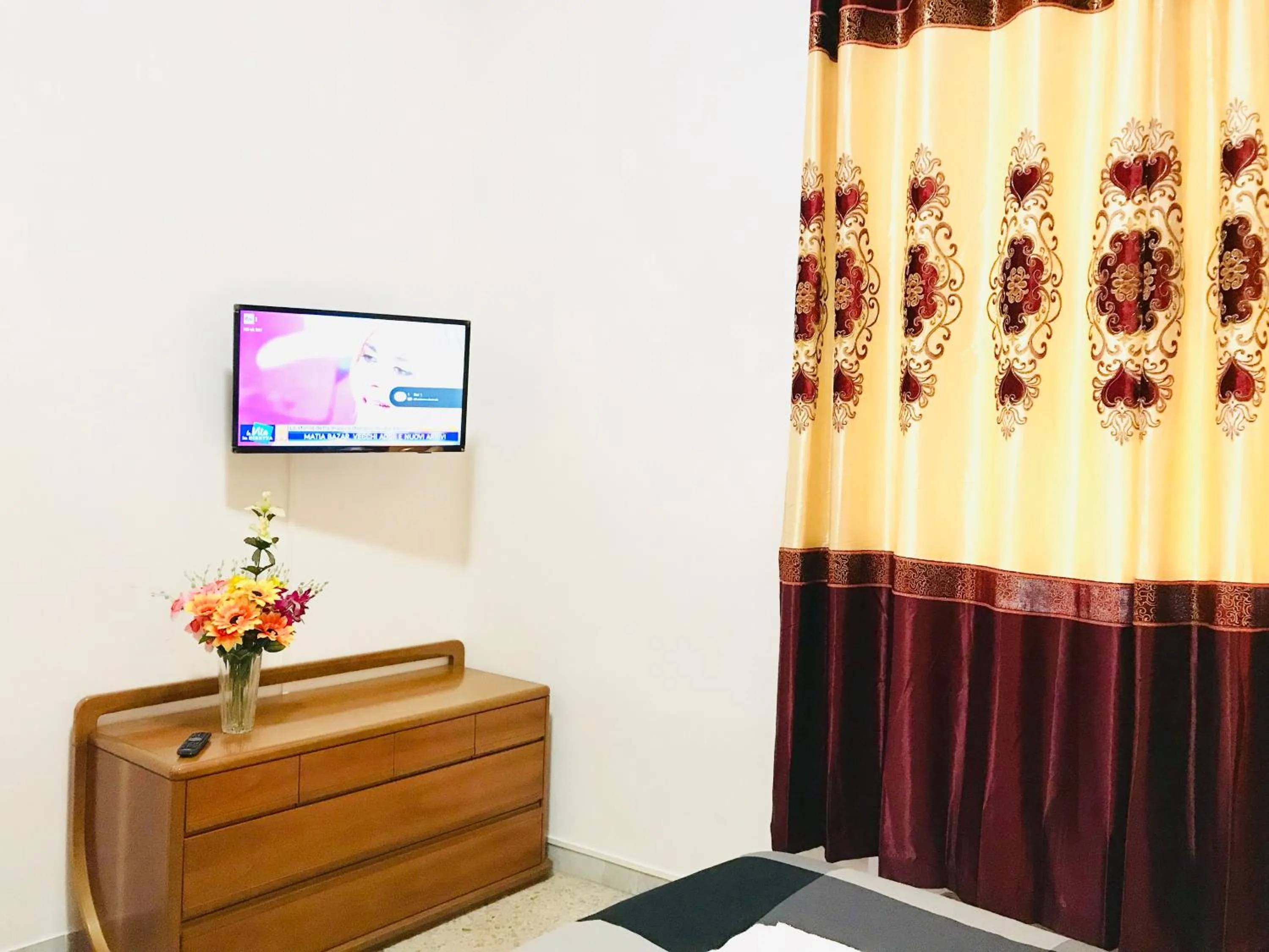 TV and multimedia, Bed in COLOSSEUM LUXURY ROOM