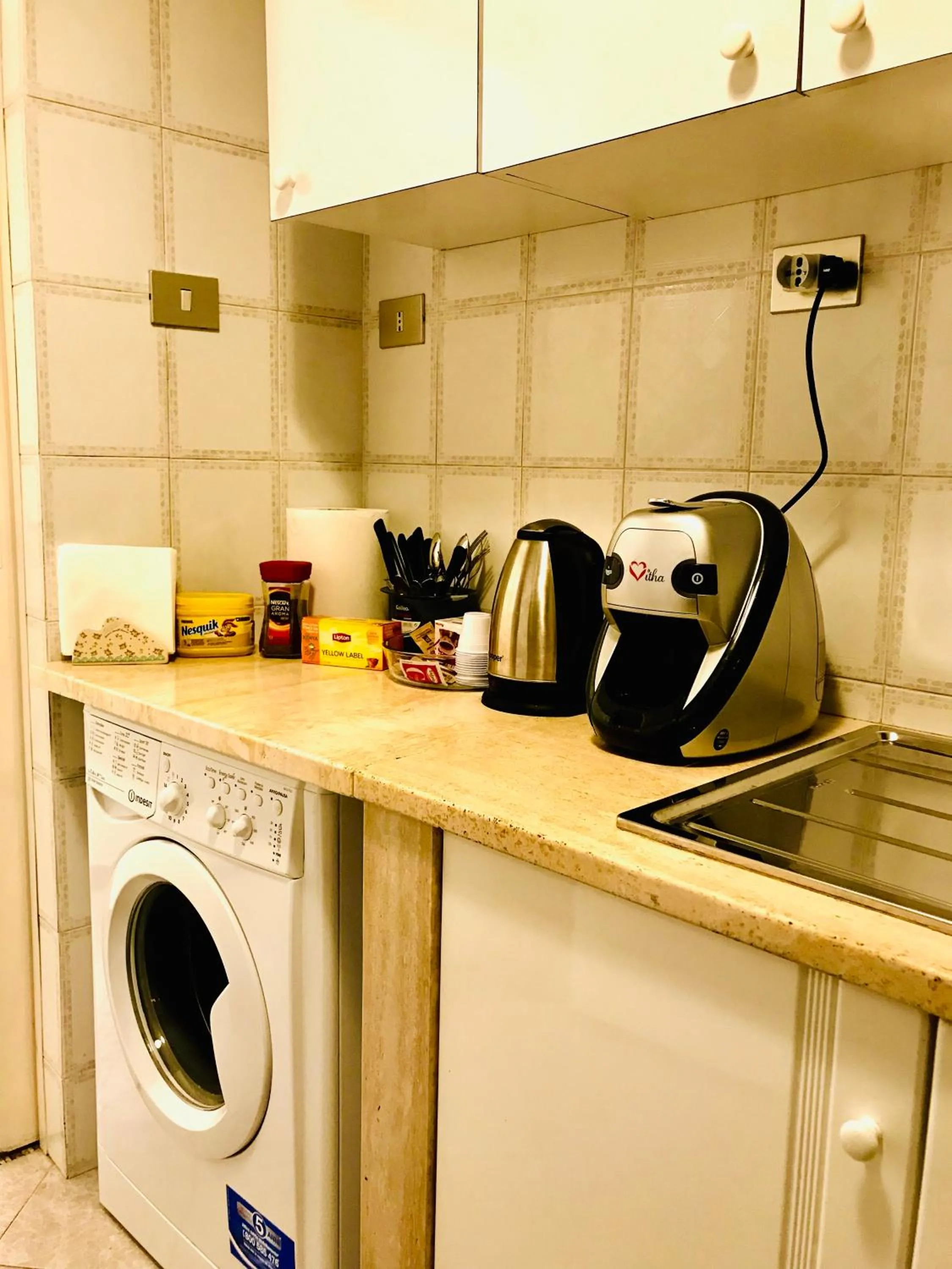 Coffee/tea facilities in COLOSSEUM LUXURY ROOM