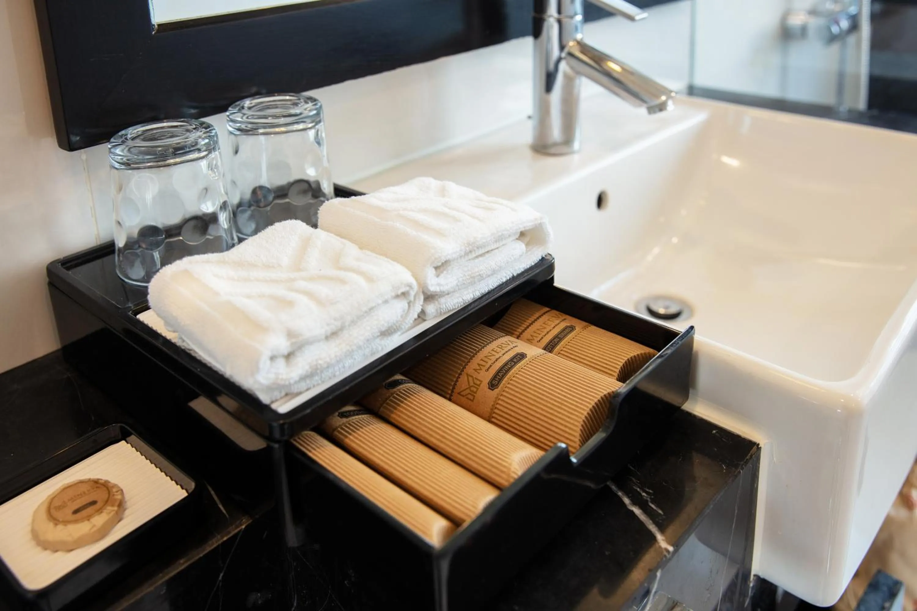 Shower in Minerva Church Hotel