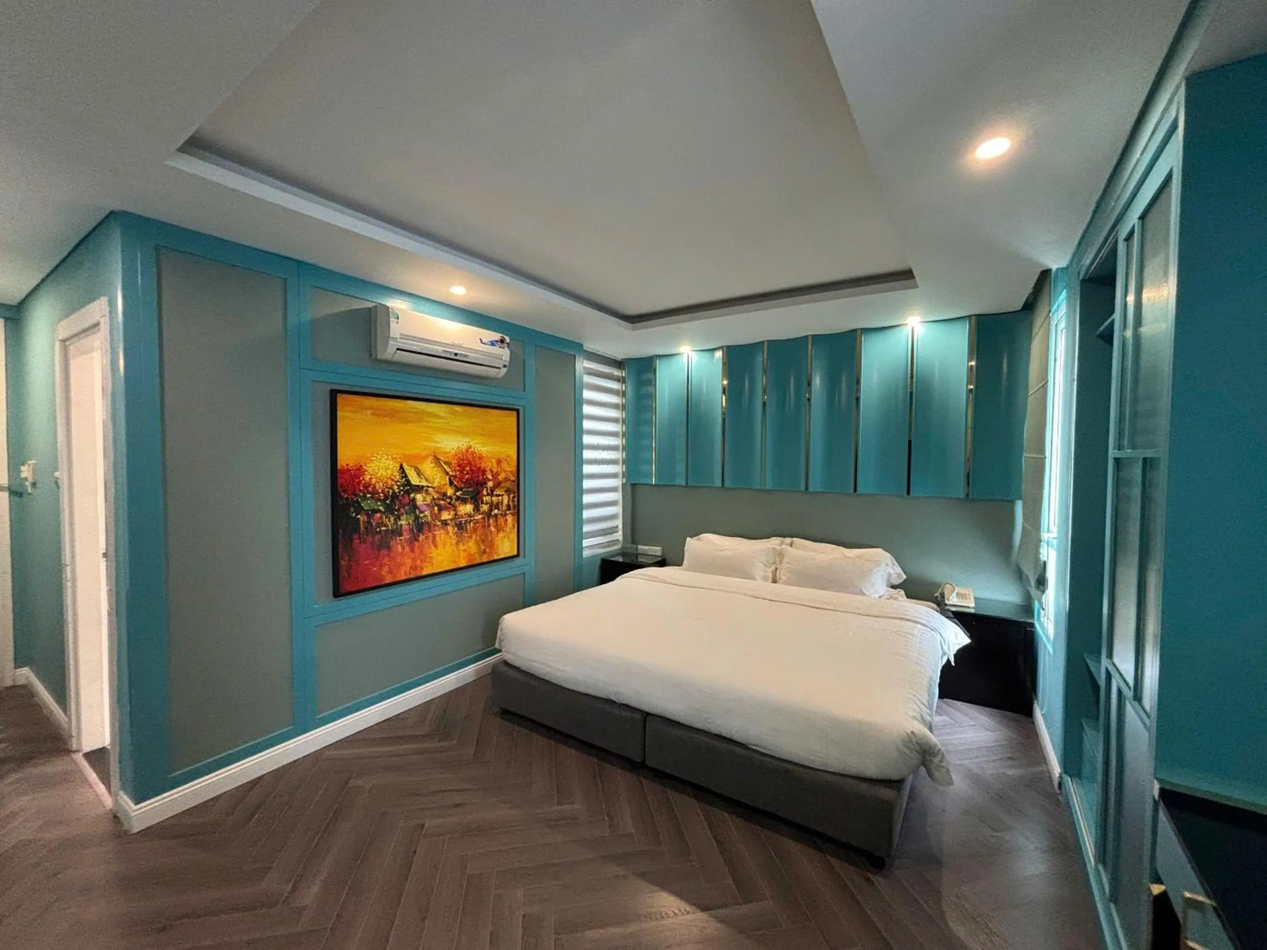 Bed in Minerva Church Hotel