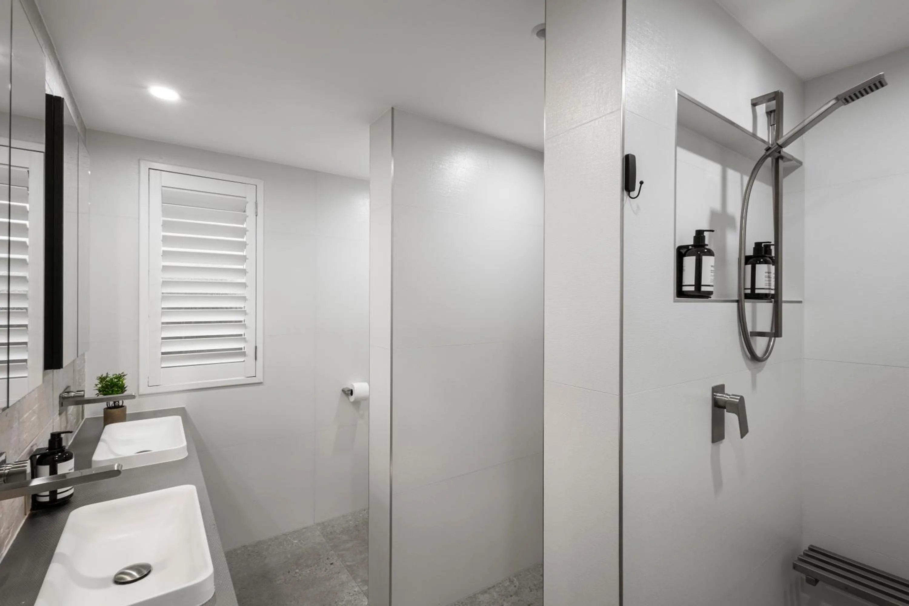 Shower in Sunshine Vista