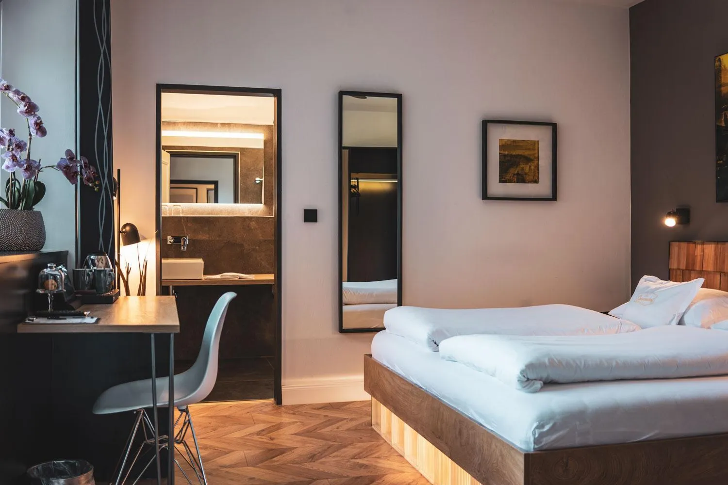 Photo of the whole room, Bed in Villa Sonnenhof Boutique-Hotel