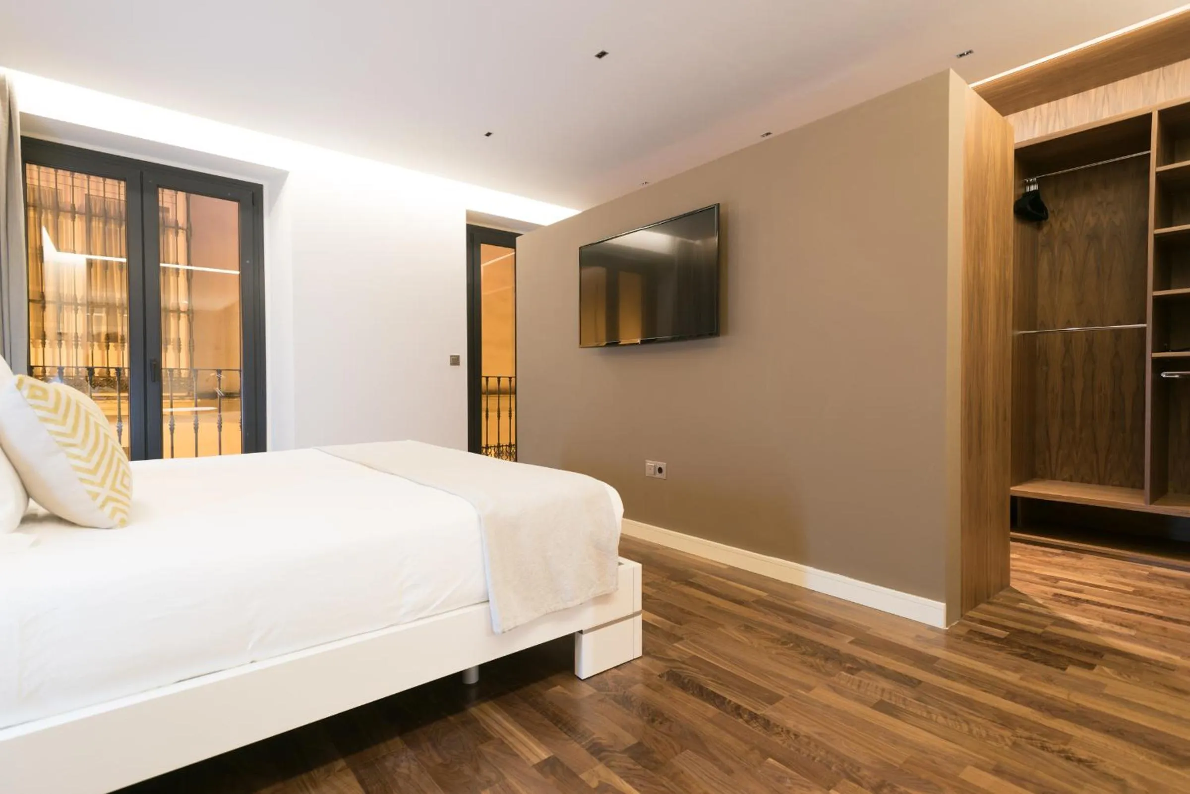 Property building, Bed in Hommyhome Arenal Luxury