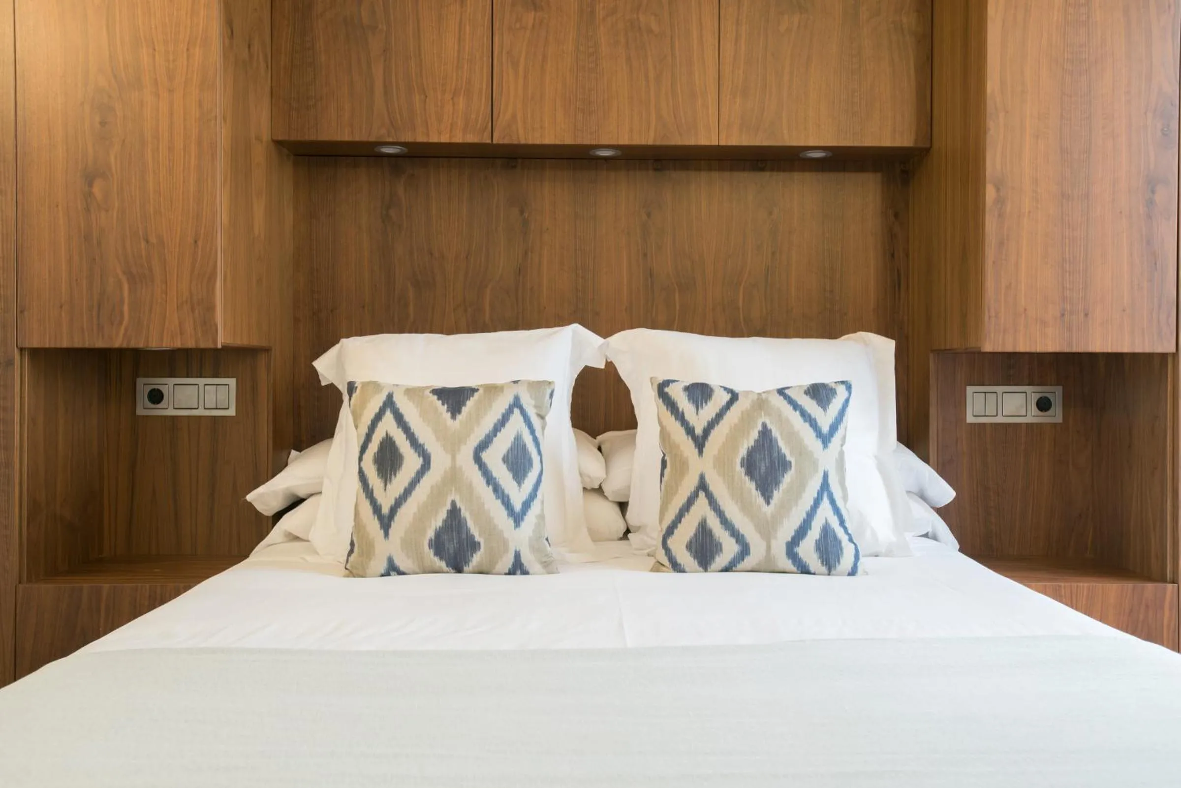 Property building, Bed in Hommyhome Arenal Luxury