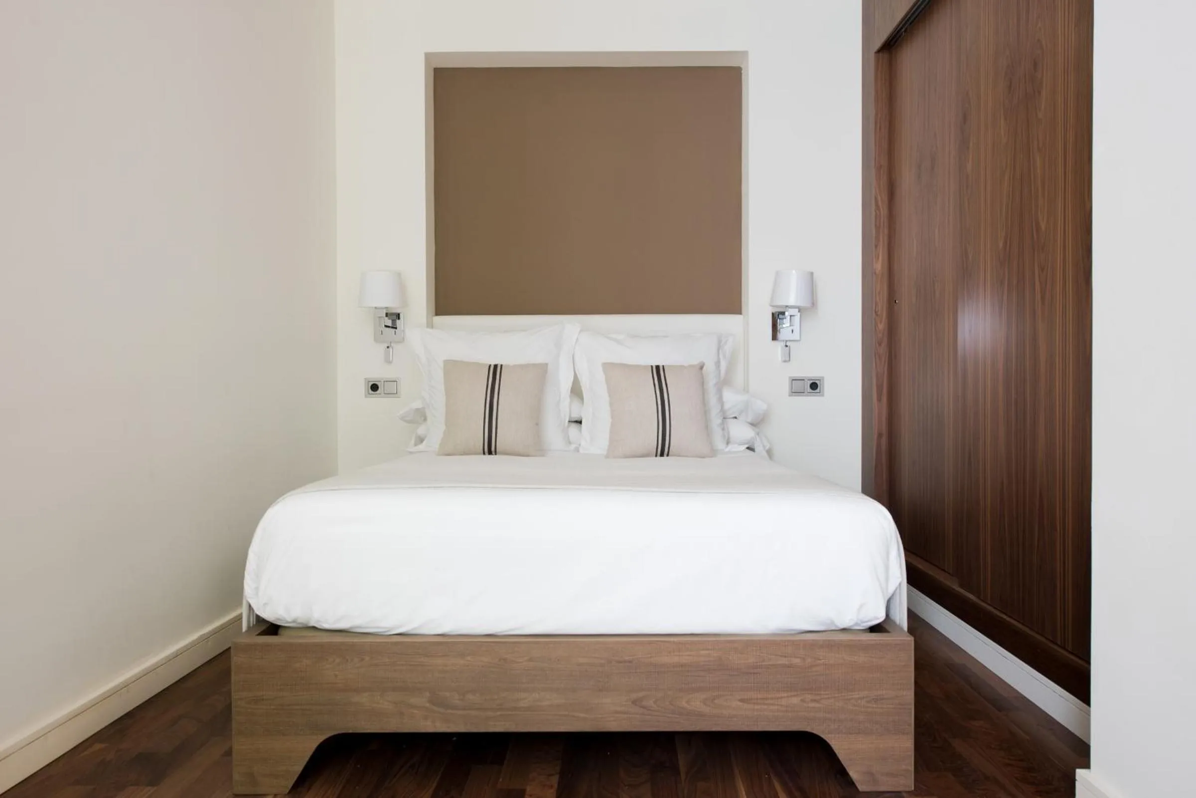 Property building, Bed in Hommyhome Arenal Luxury