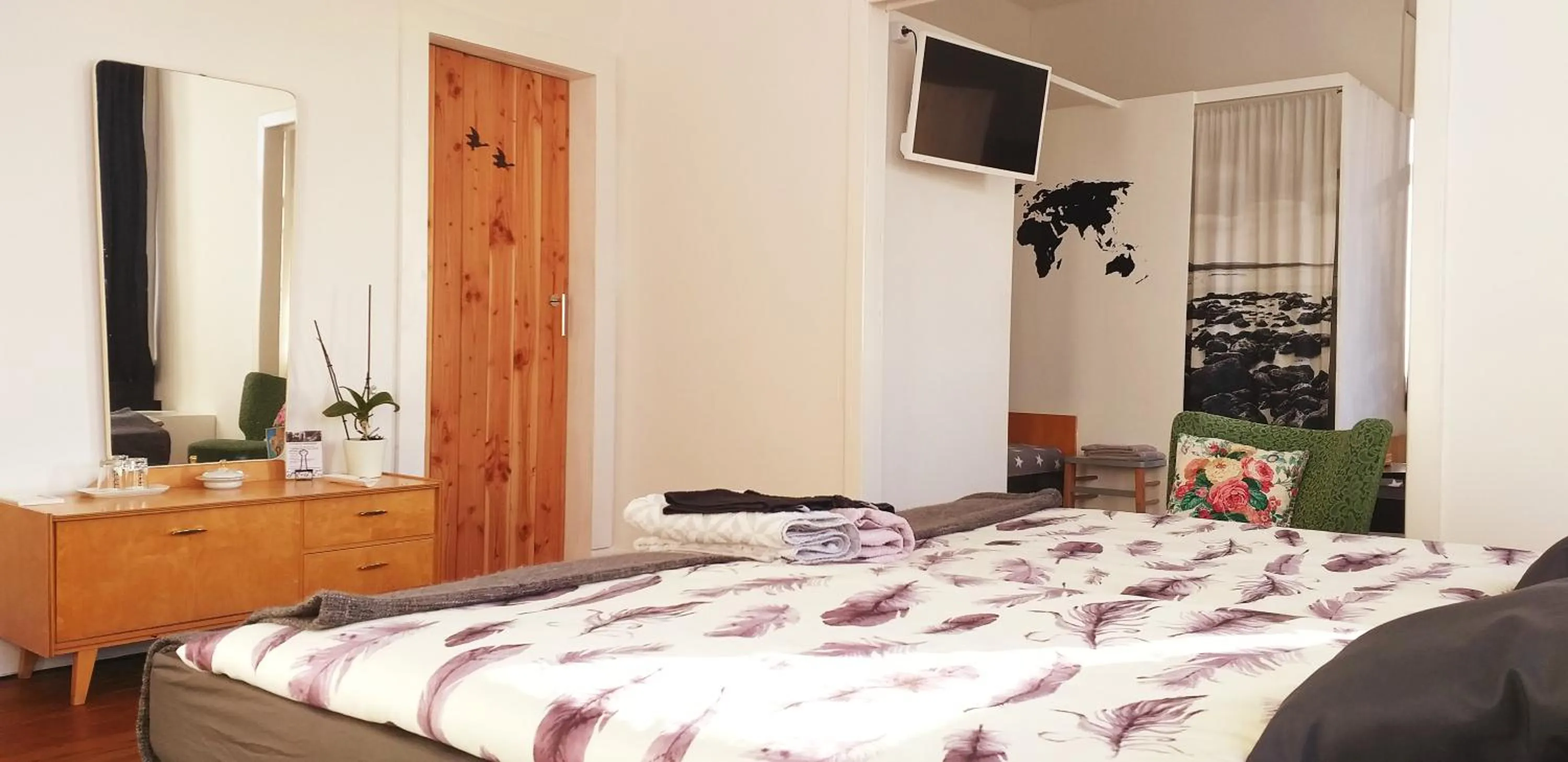 Photo of the whole room, Bed in Ahoi