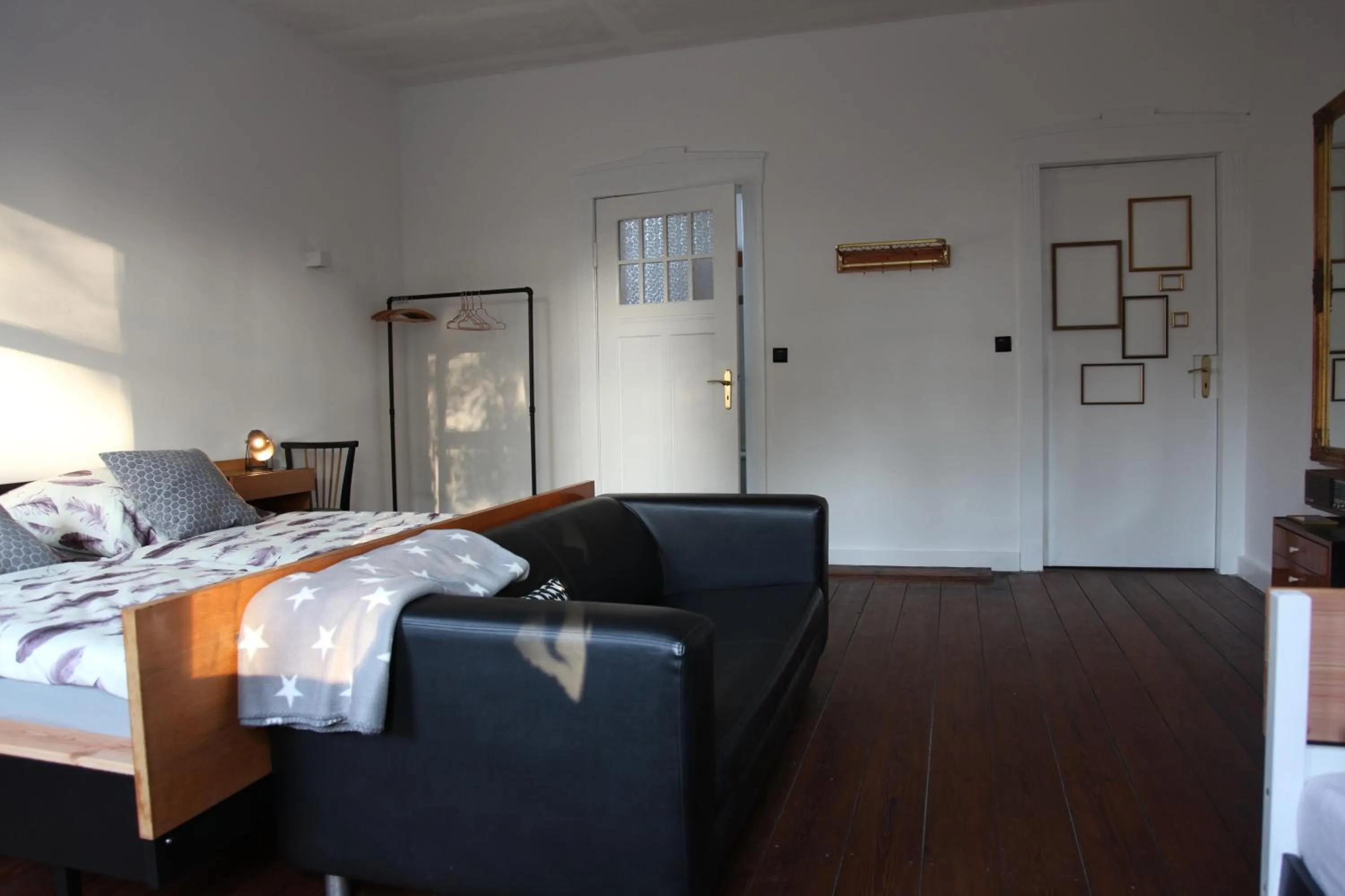 Photo of the whole room, Bed in Ahoi