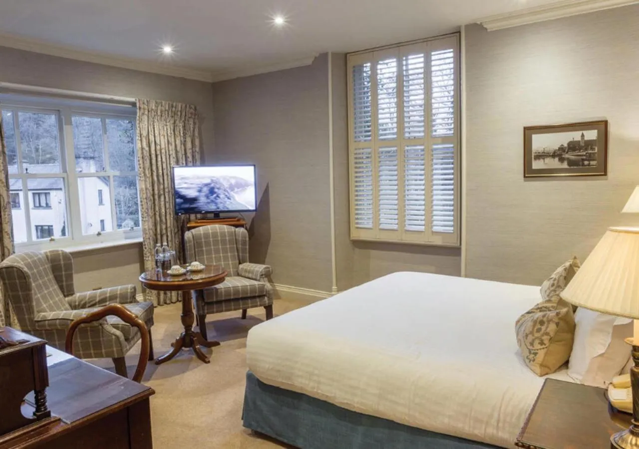 Bed in Lakeside Hotel and Spa