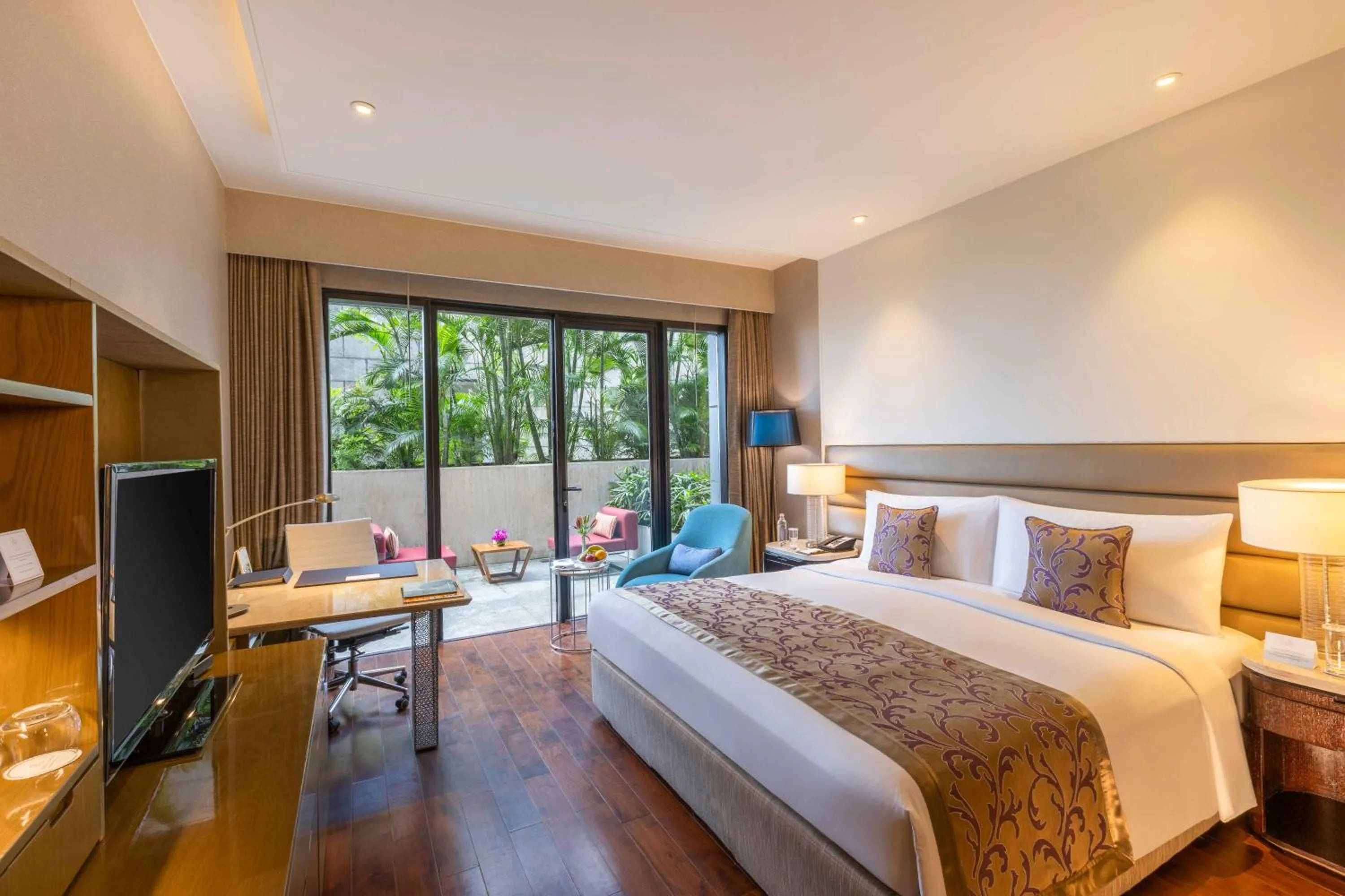 Bedroom, Bed in The Leela Ambience Convention Hotel Delhi