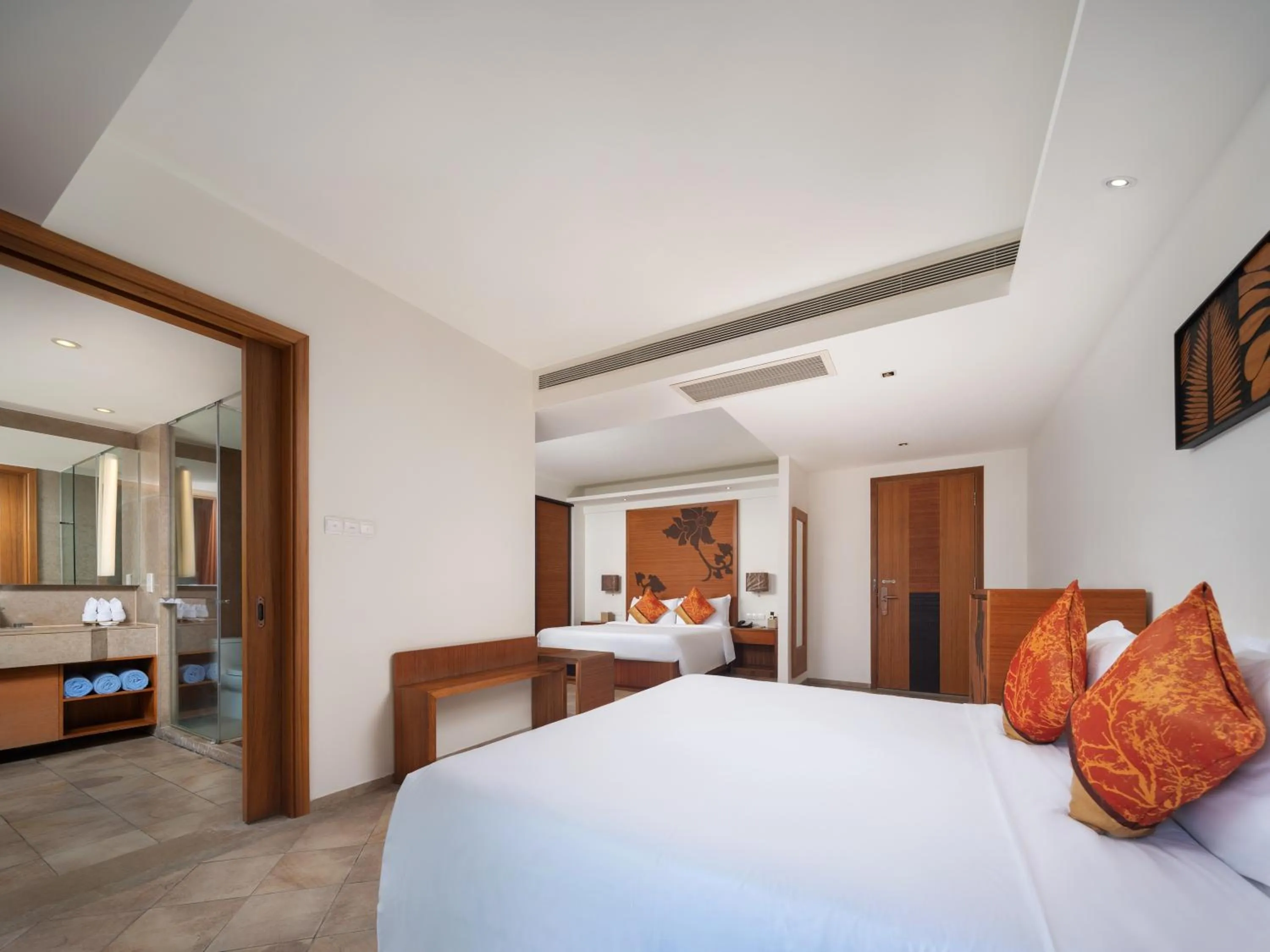 Photo of the whole room, Bed in Mangrove Tree Resort World Sanya Bay-Kapok