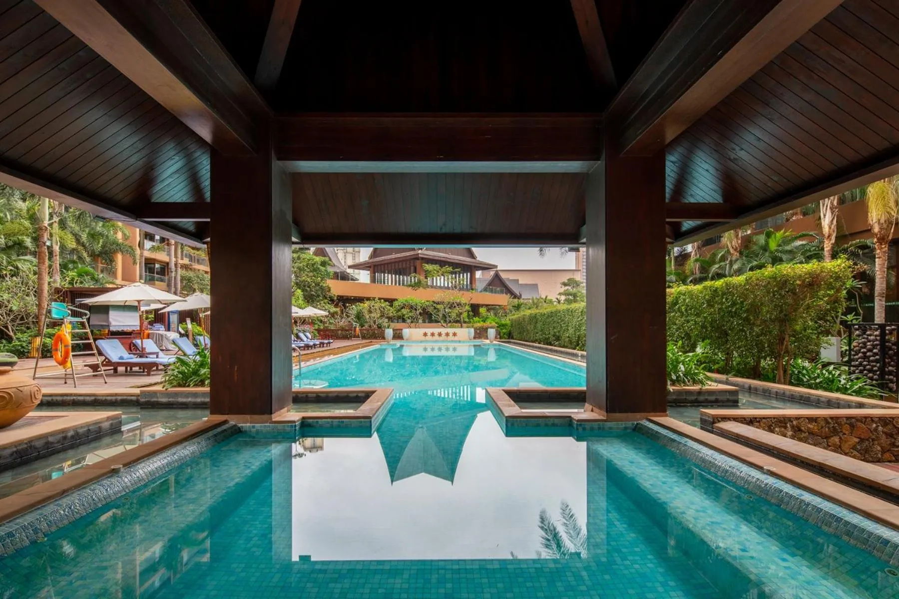 Swimming pool in Mangrove Tree Resort World Sanya Bay-Kapok