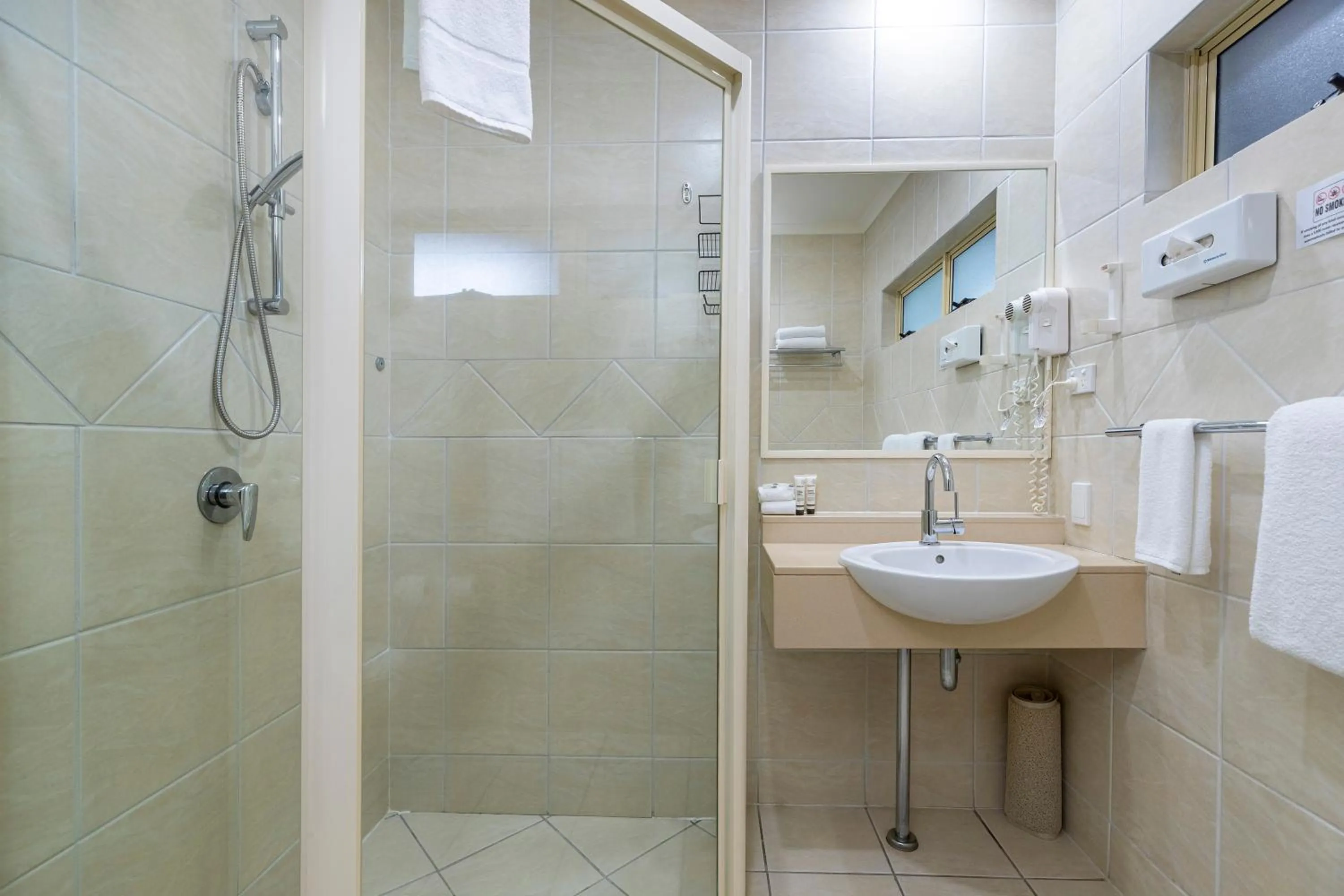 Bathroom in Red Bridge Motor Inn