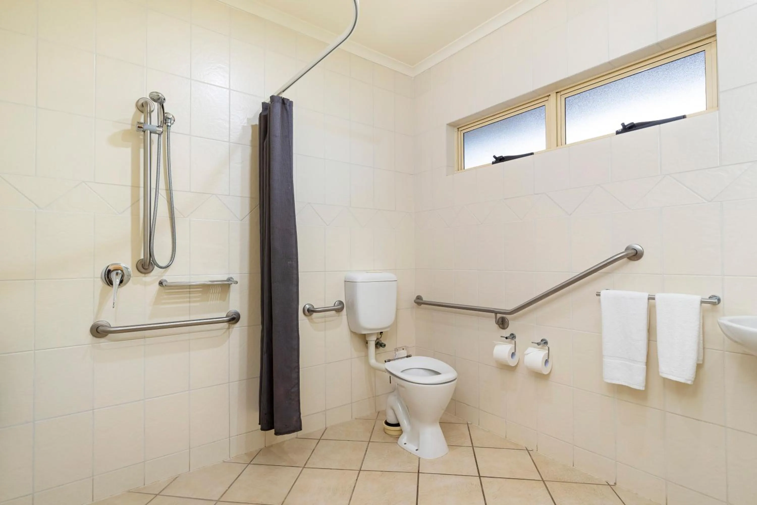 Shower in Red Bridge Motor Inn