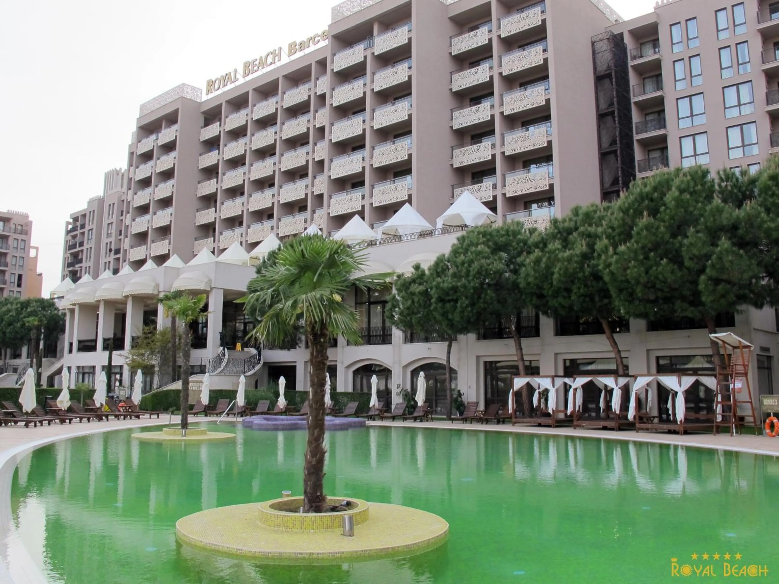 Swimming pool, Property Building in Barcelo Royal Beach Hotel