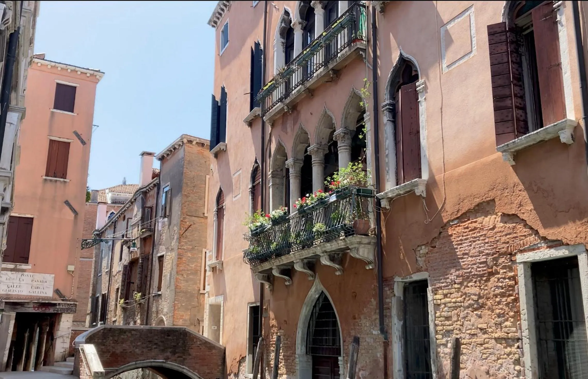 Property building in Ca' Cappellis