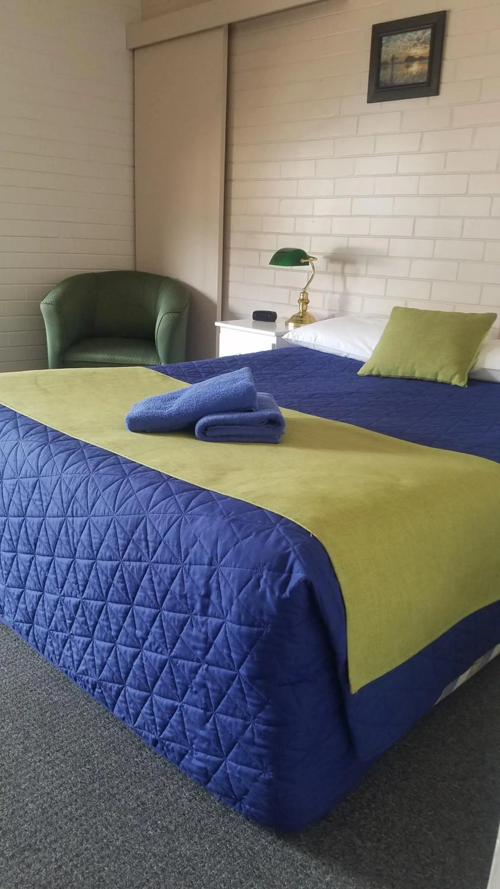 Bed in Bairnsdale Town Central Motel