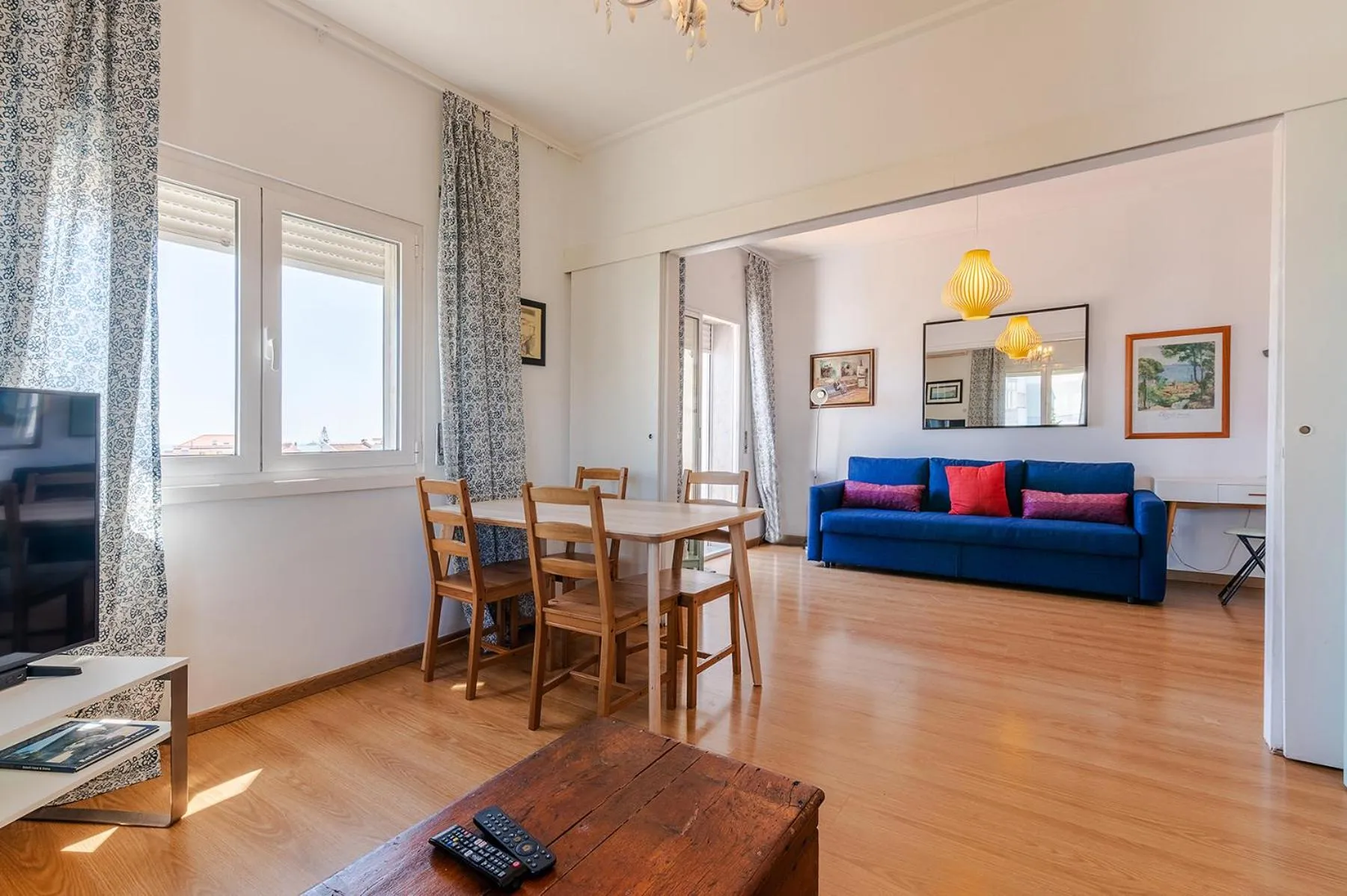 Living room in Paço de Arcos Apartment