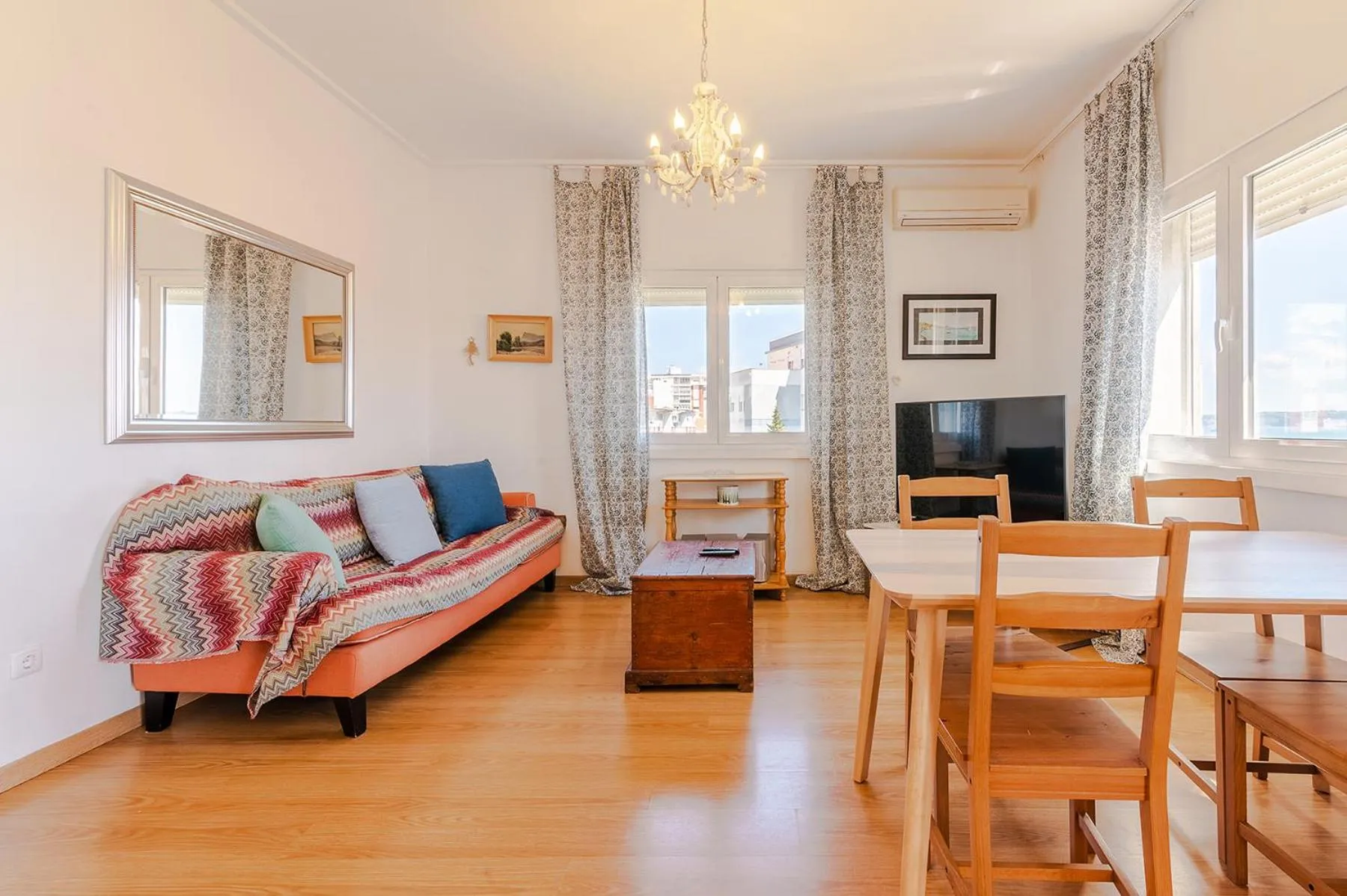 Living room in Paço de Arcos Apartment