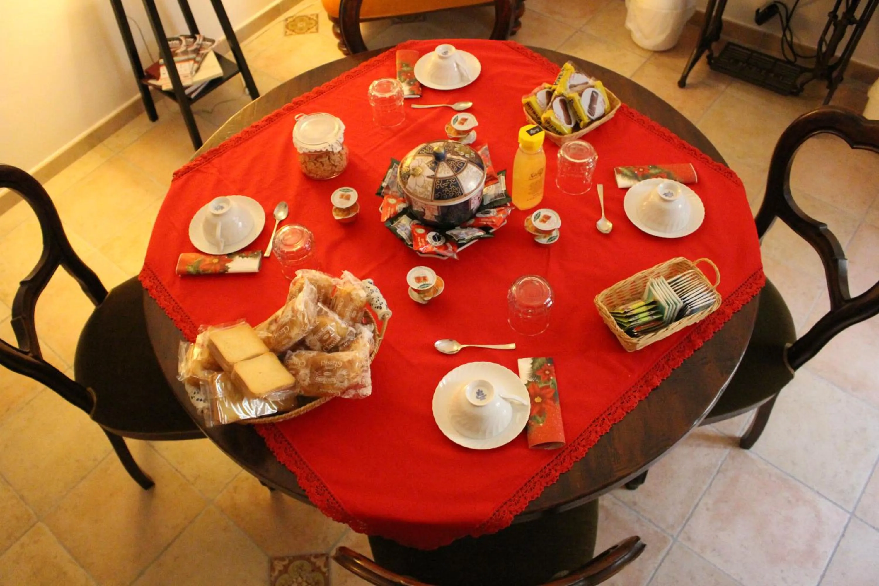 Communal lounge/ TV room in B&B 'A Puteca