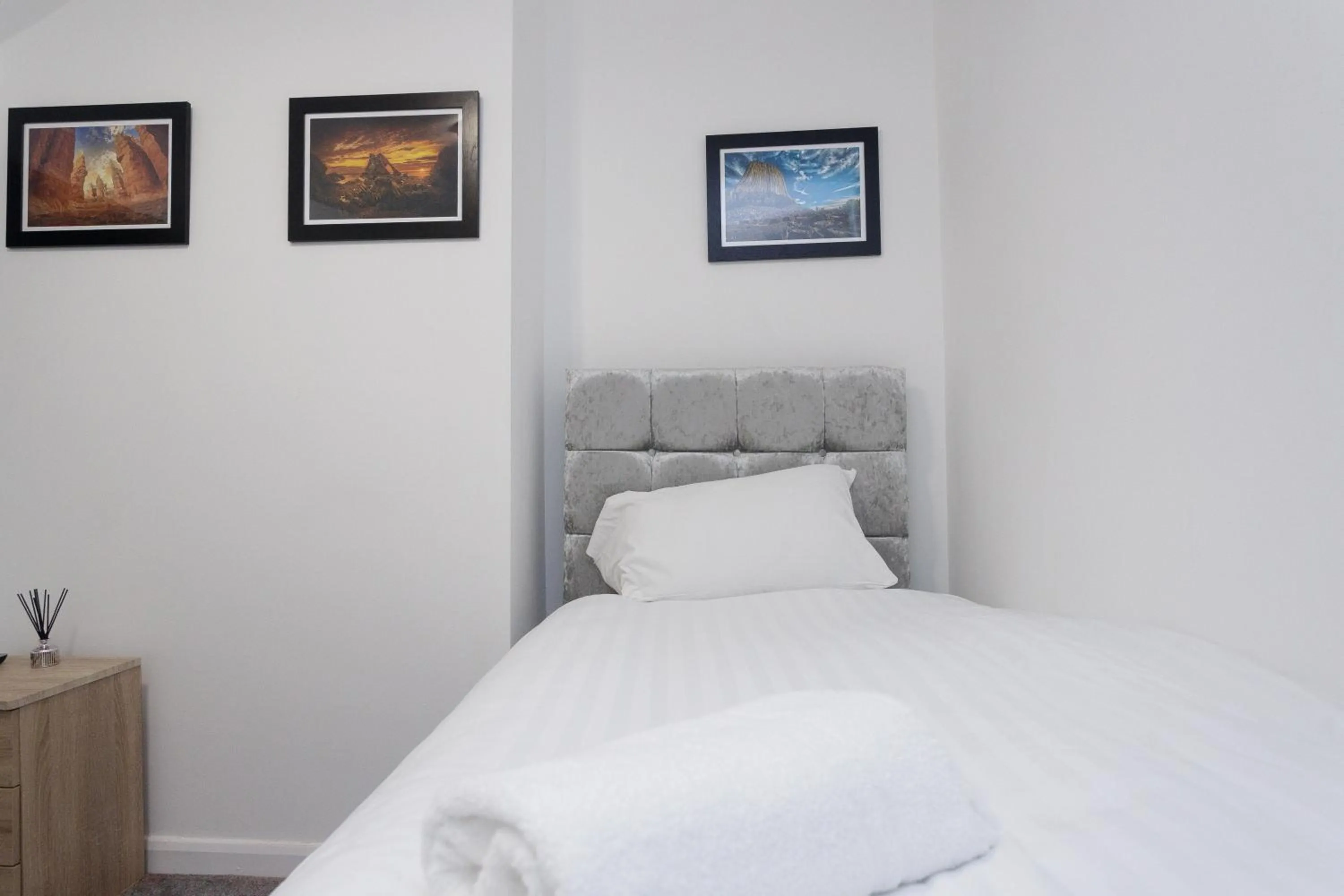 Bedroom in TOWLER HOUSE APARTMENTS 6 beds in 3 bedrooms