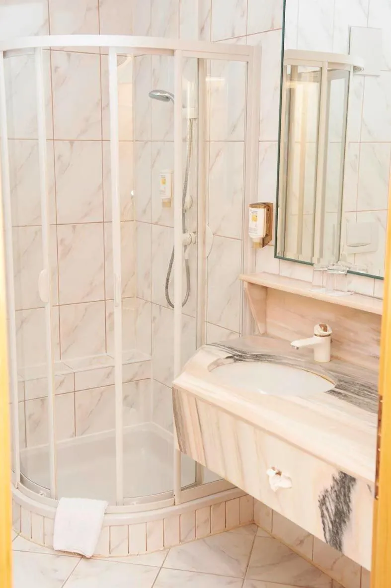 Bathroom in Hotel Lindner