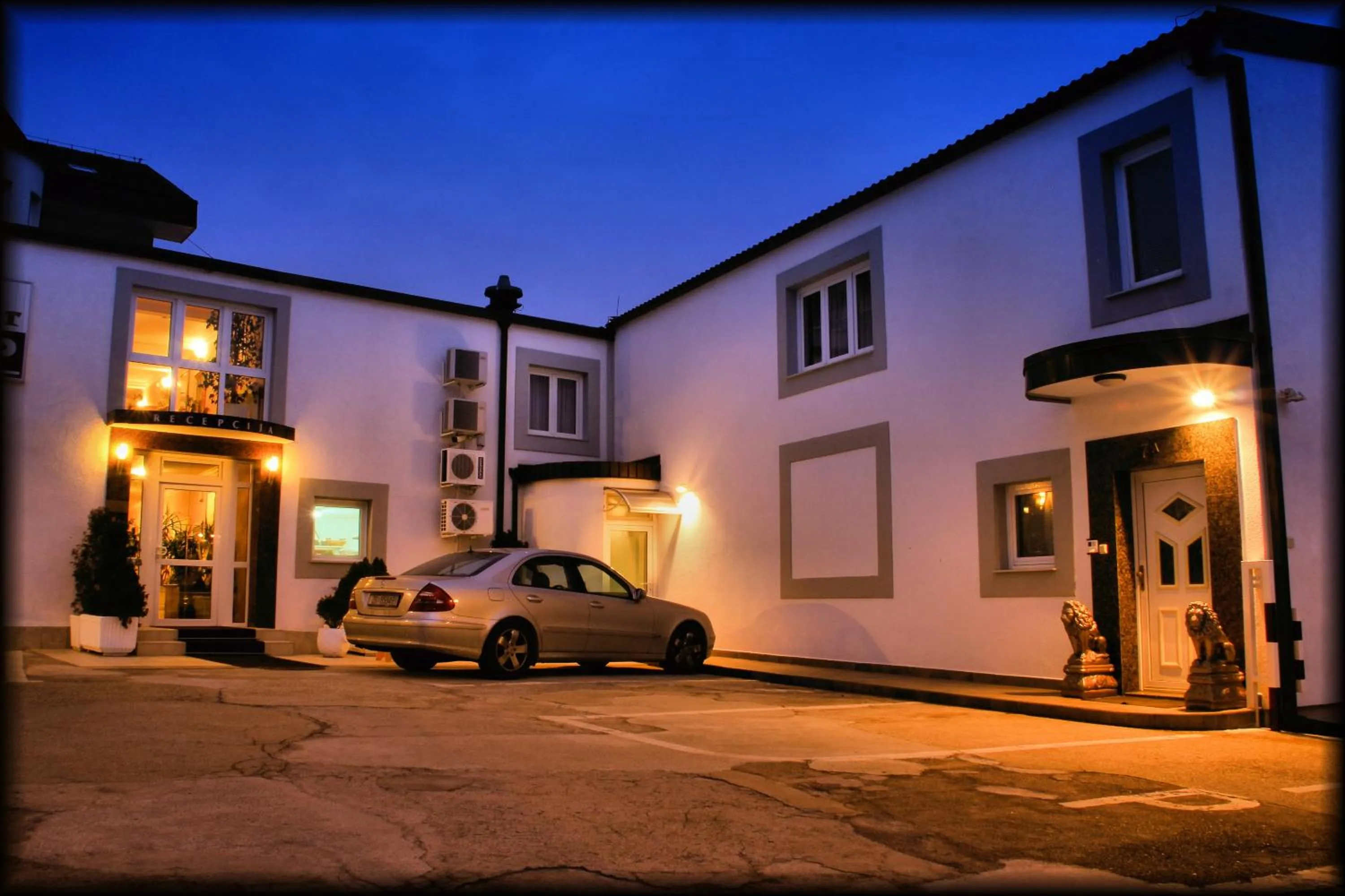 Facade/entrance in Hotel Vila Tina