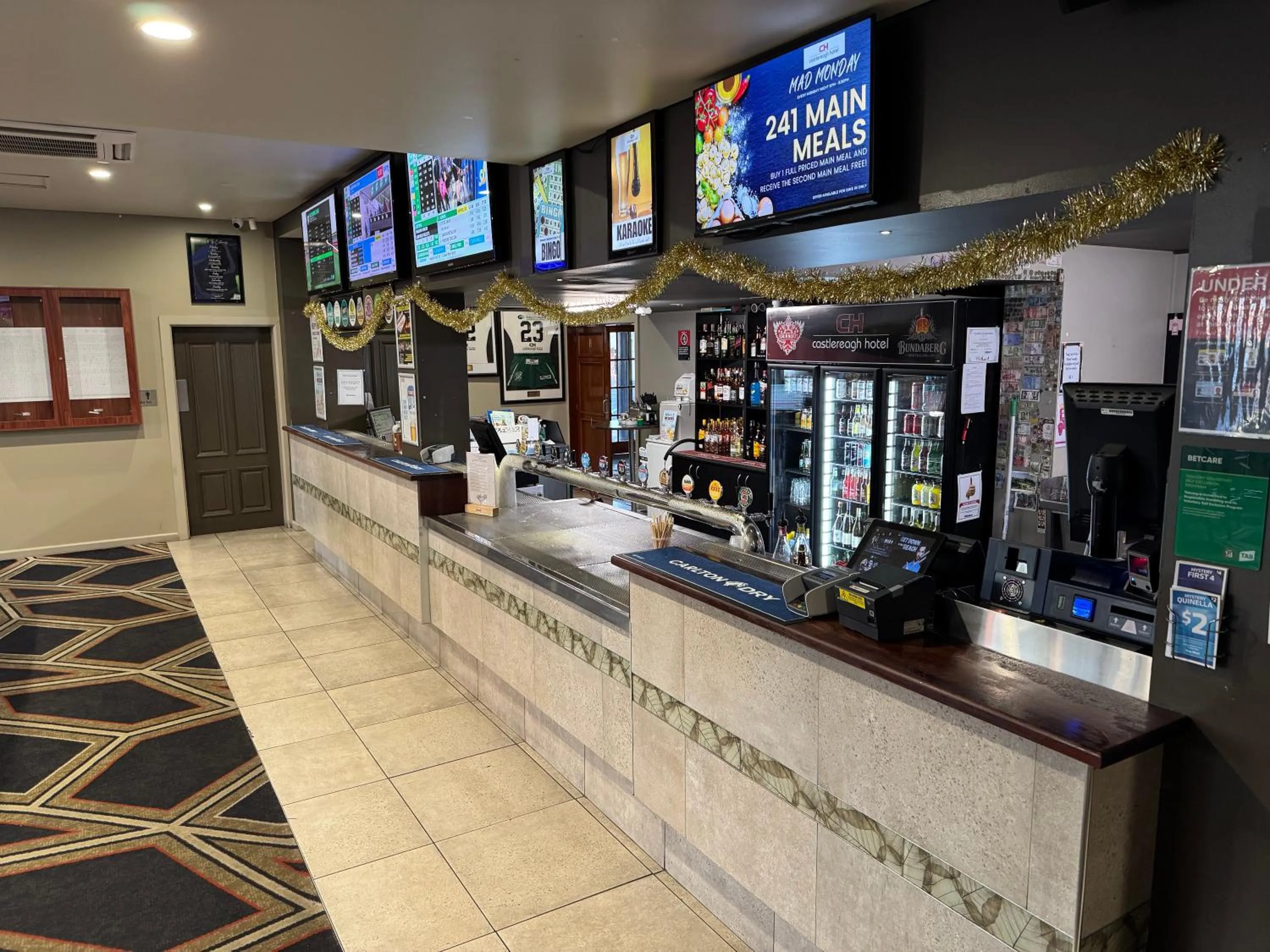 Lounge or bar in Castlereagh Hotel