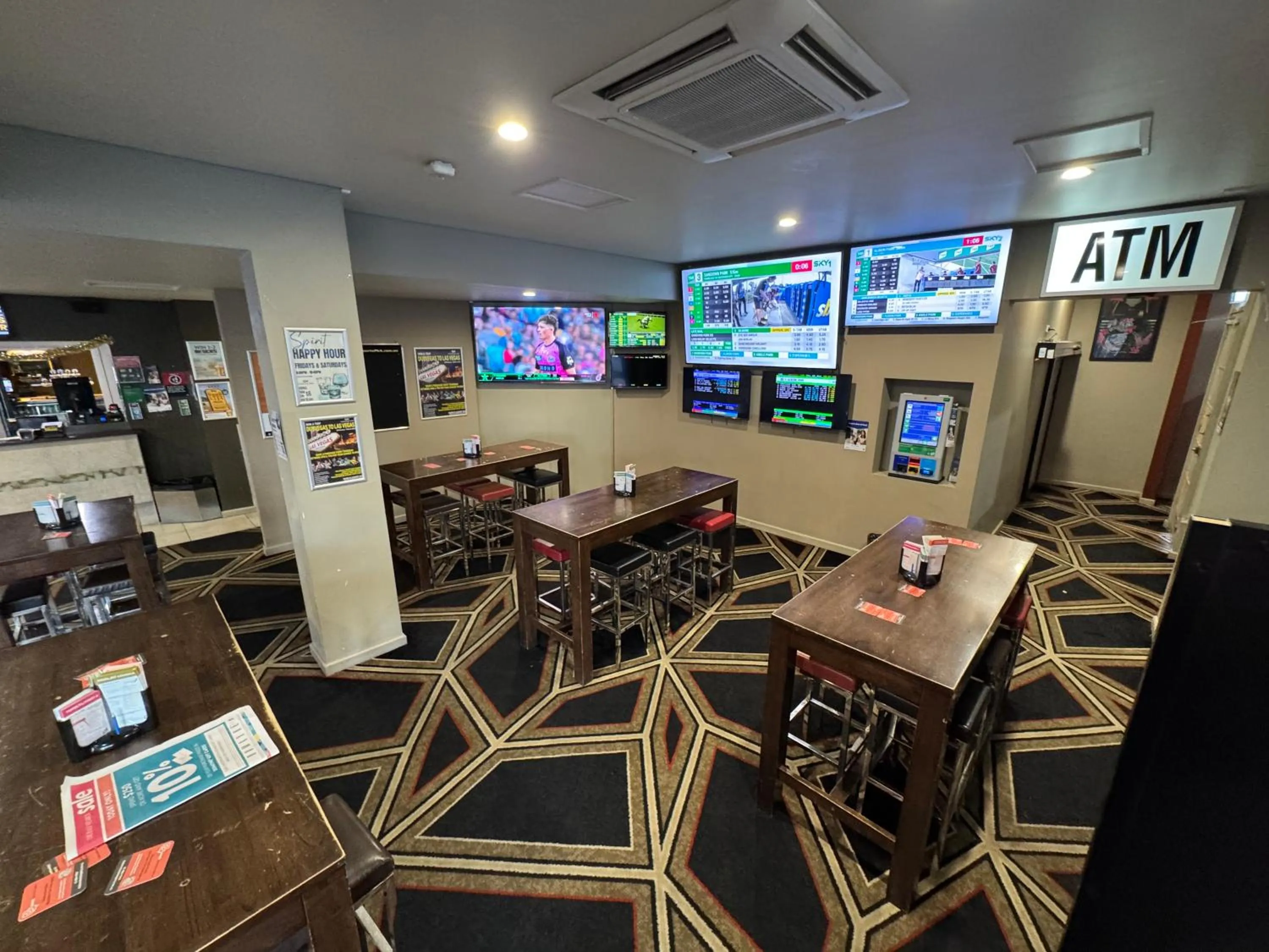 Lounge or bar in Castlereagh Hotel