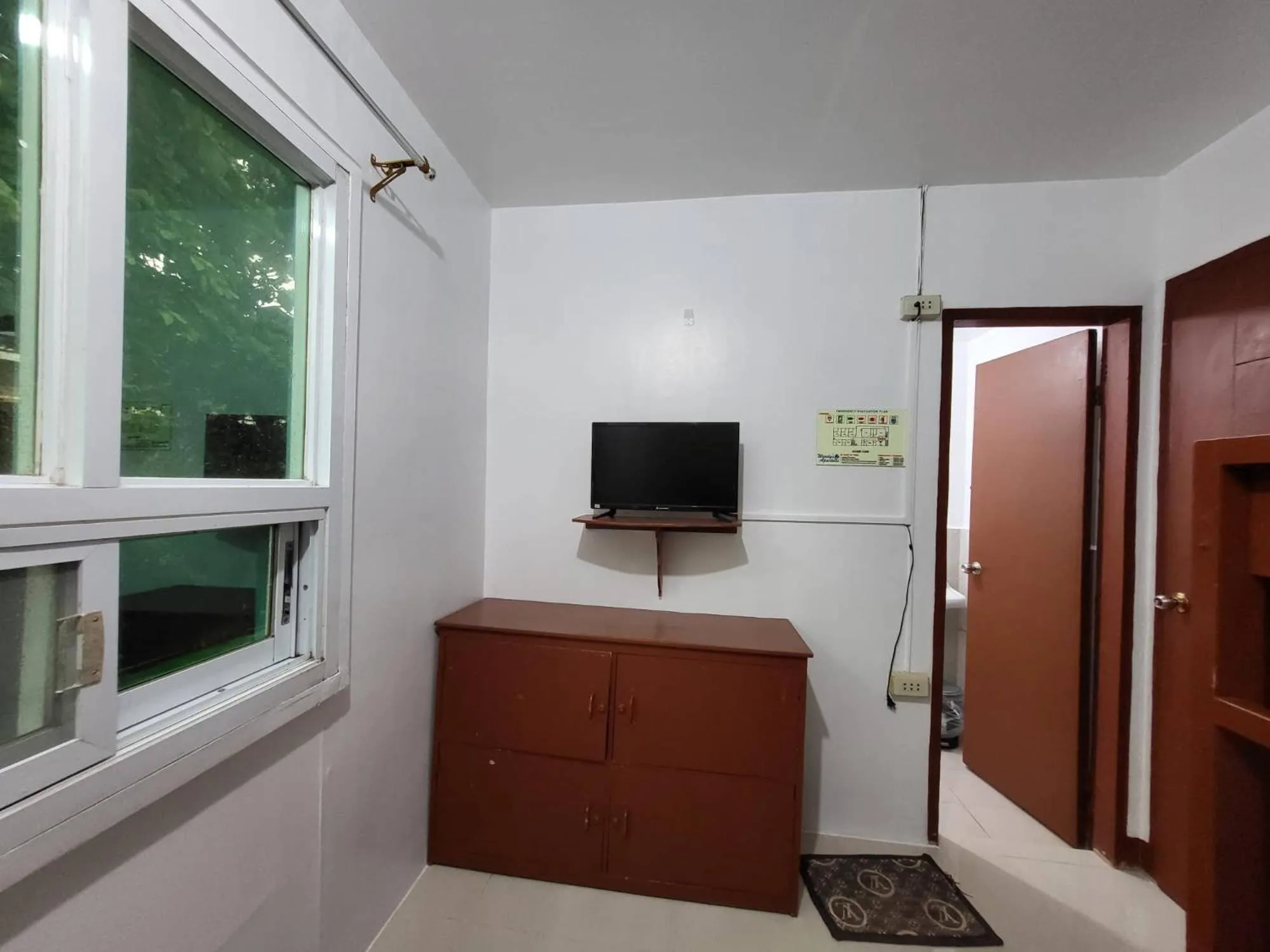 TV and multimedia in Wendy's Apartelle