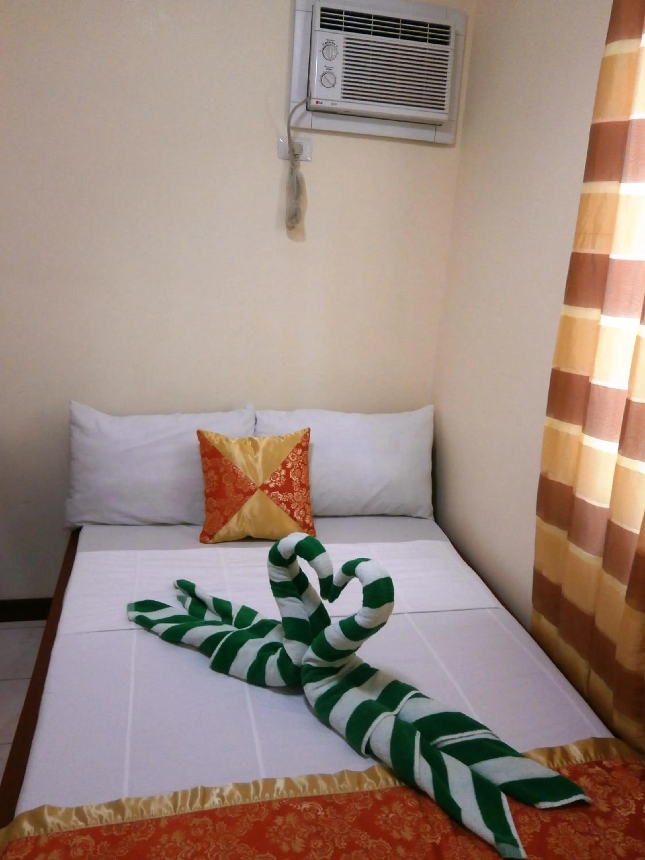 Bedroom, Bed in Wendy's Apartelle