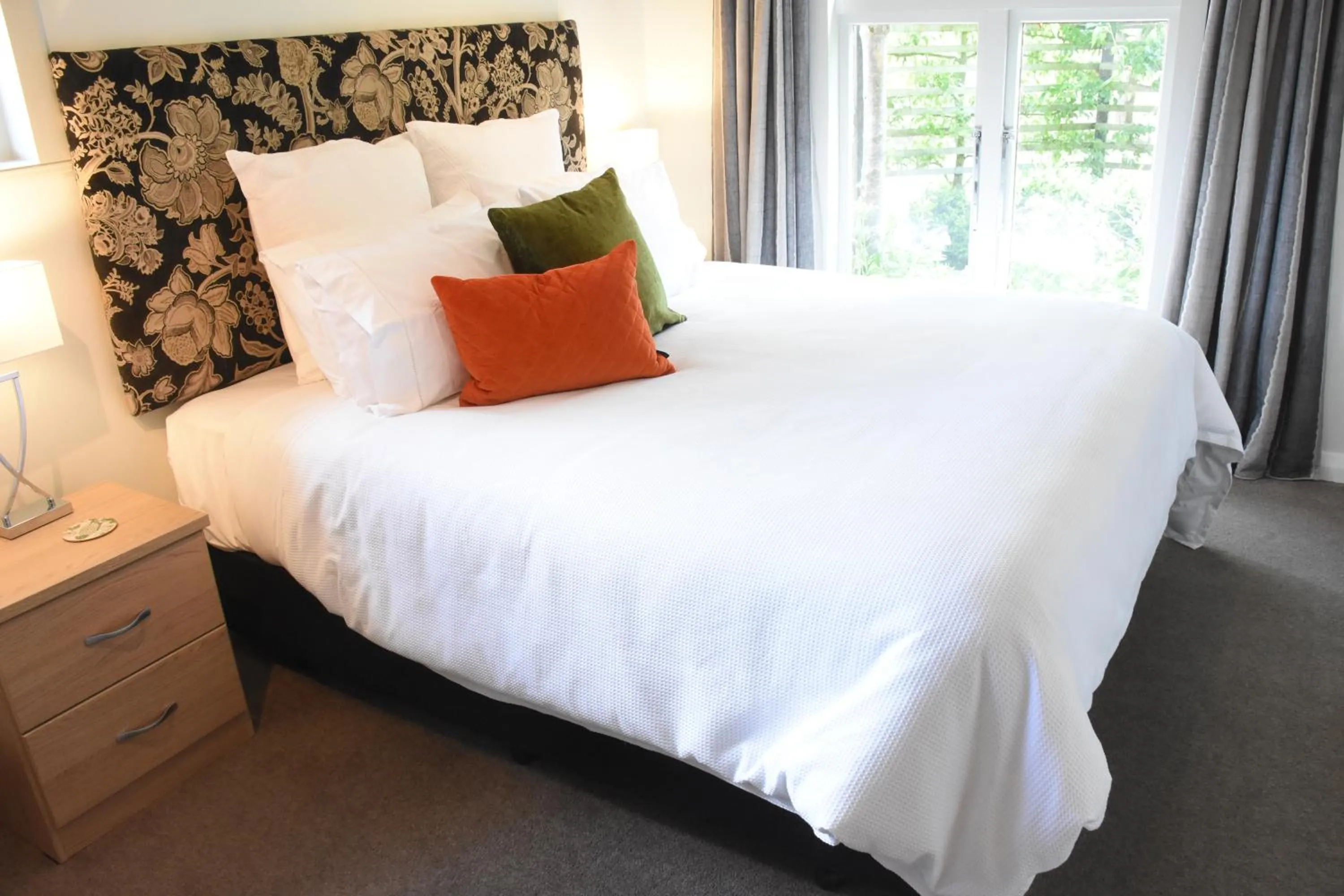 Bed in Shy Cottage and Studio