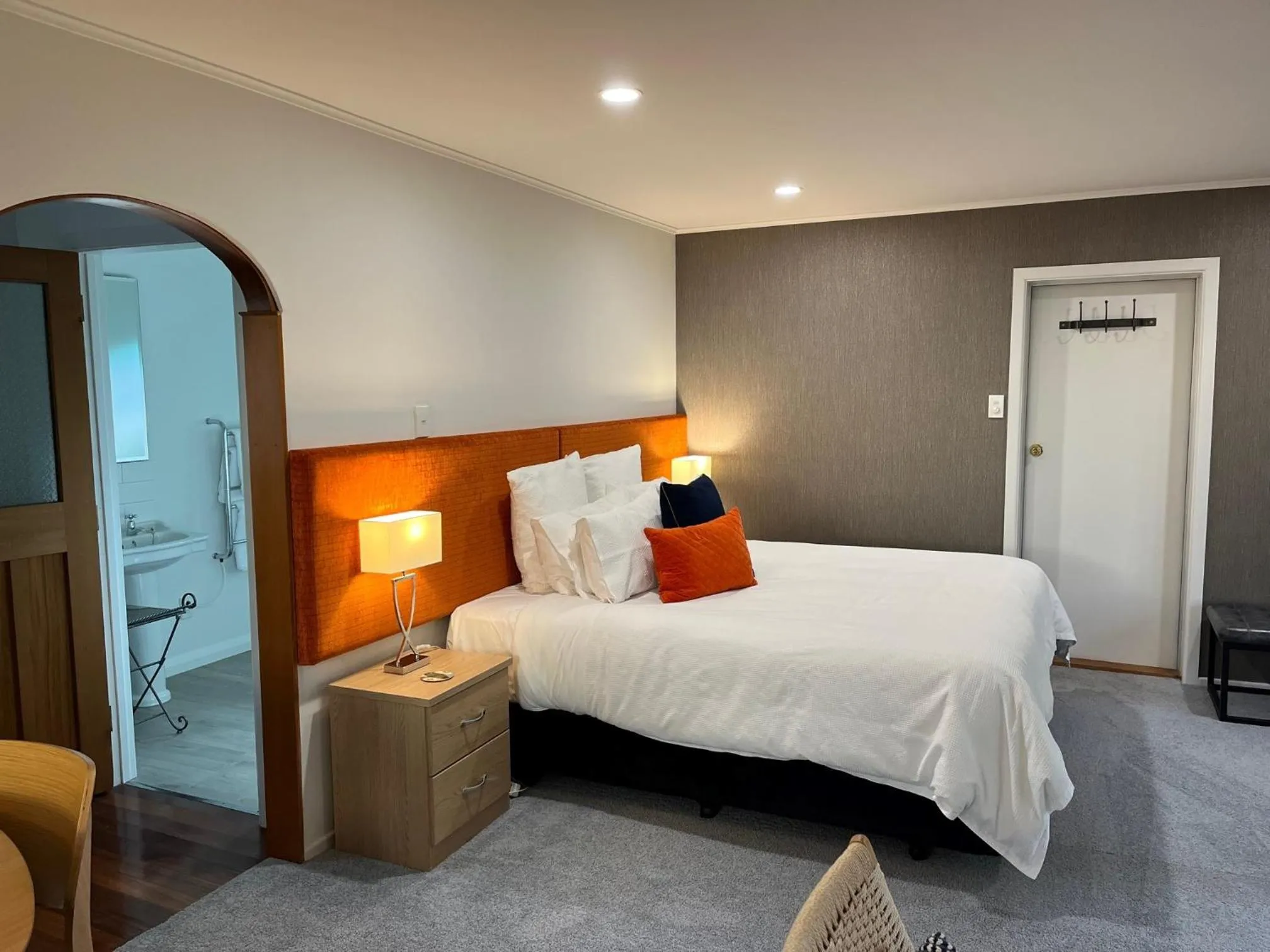 Bathroom, Bed in Shy Cottage and Studio