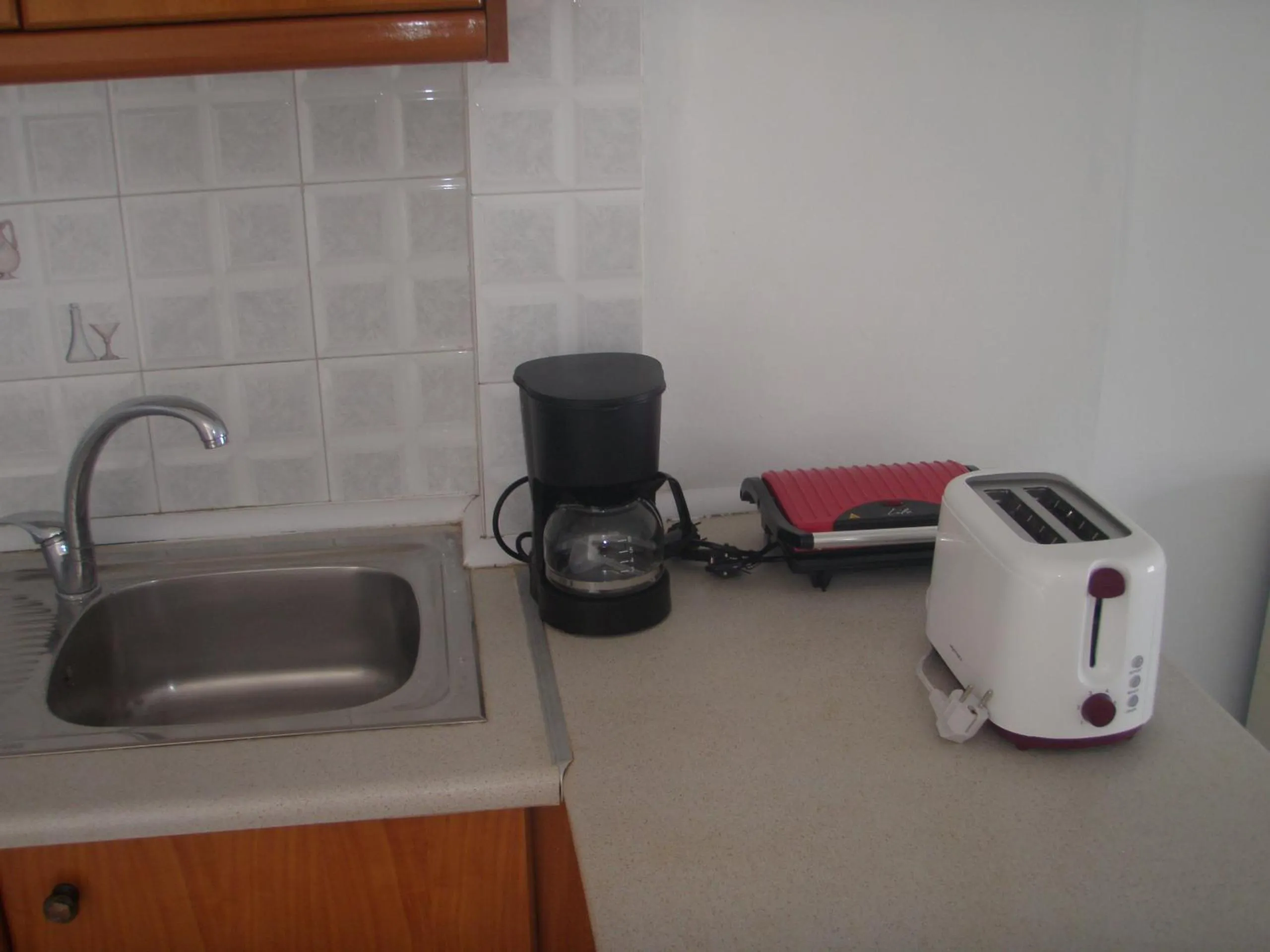 Kitchen or kitchenette in UMBRELLA BEACH APARTMENTs