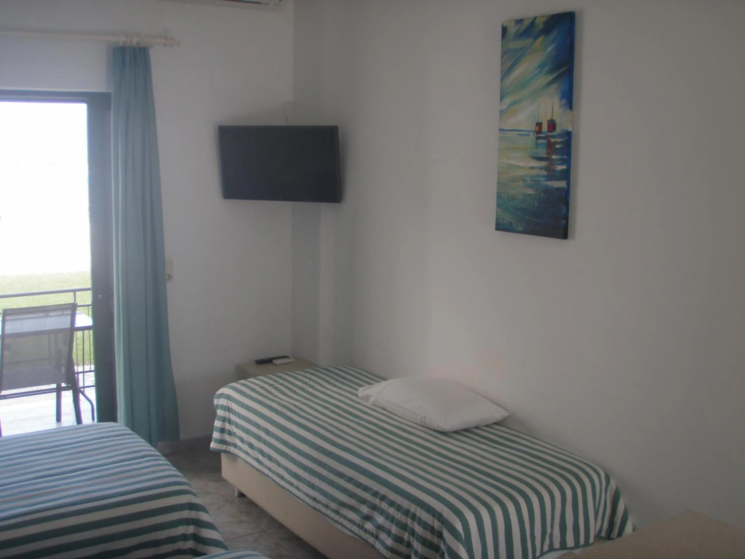 Bed in UMBRELLA BEACH APARTMENTs